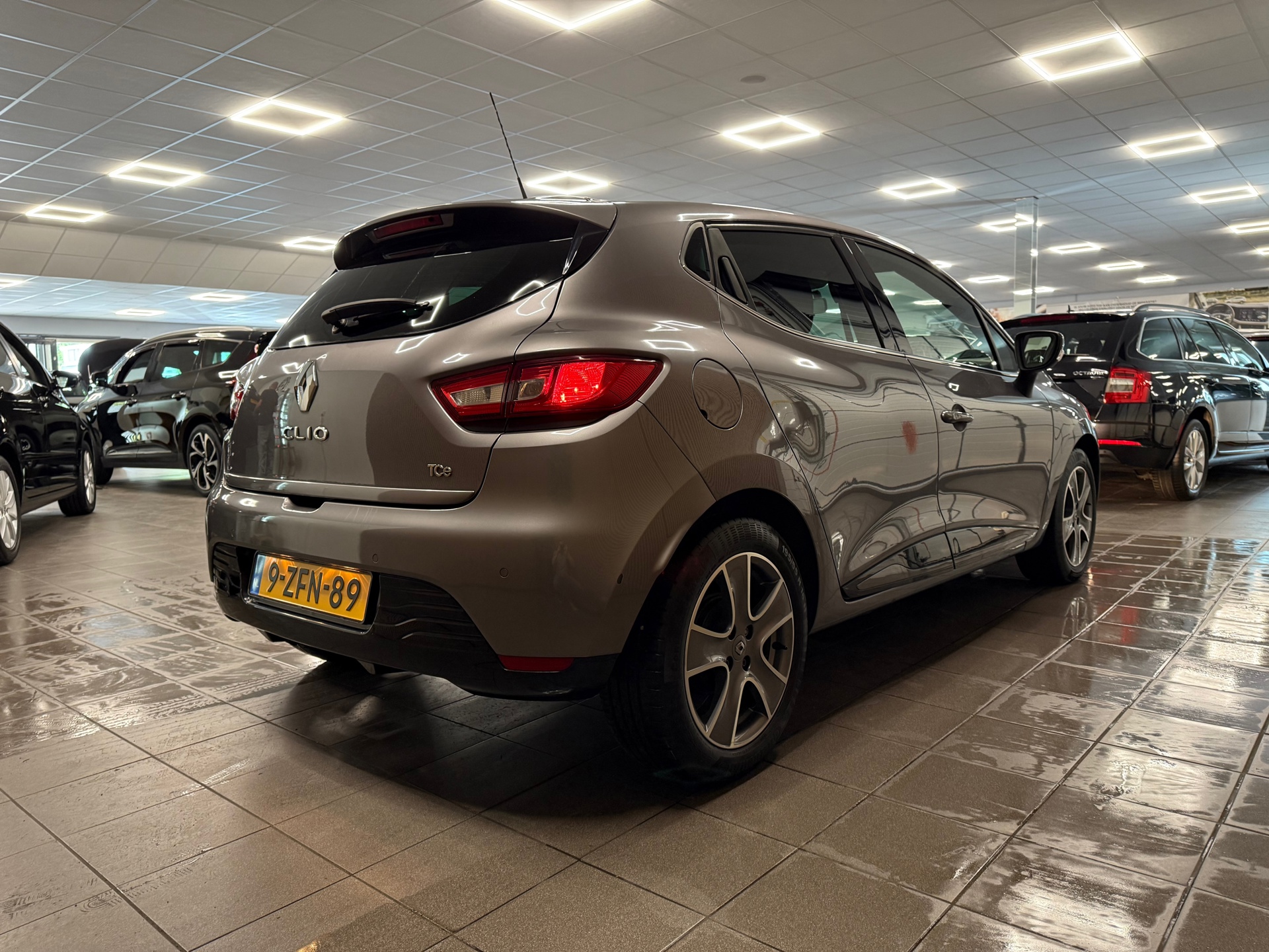 https://www.autokooy.nl//xml/images/46231277-6.JPG