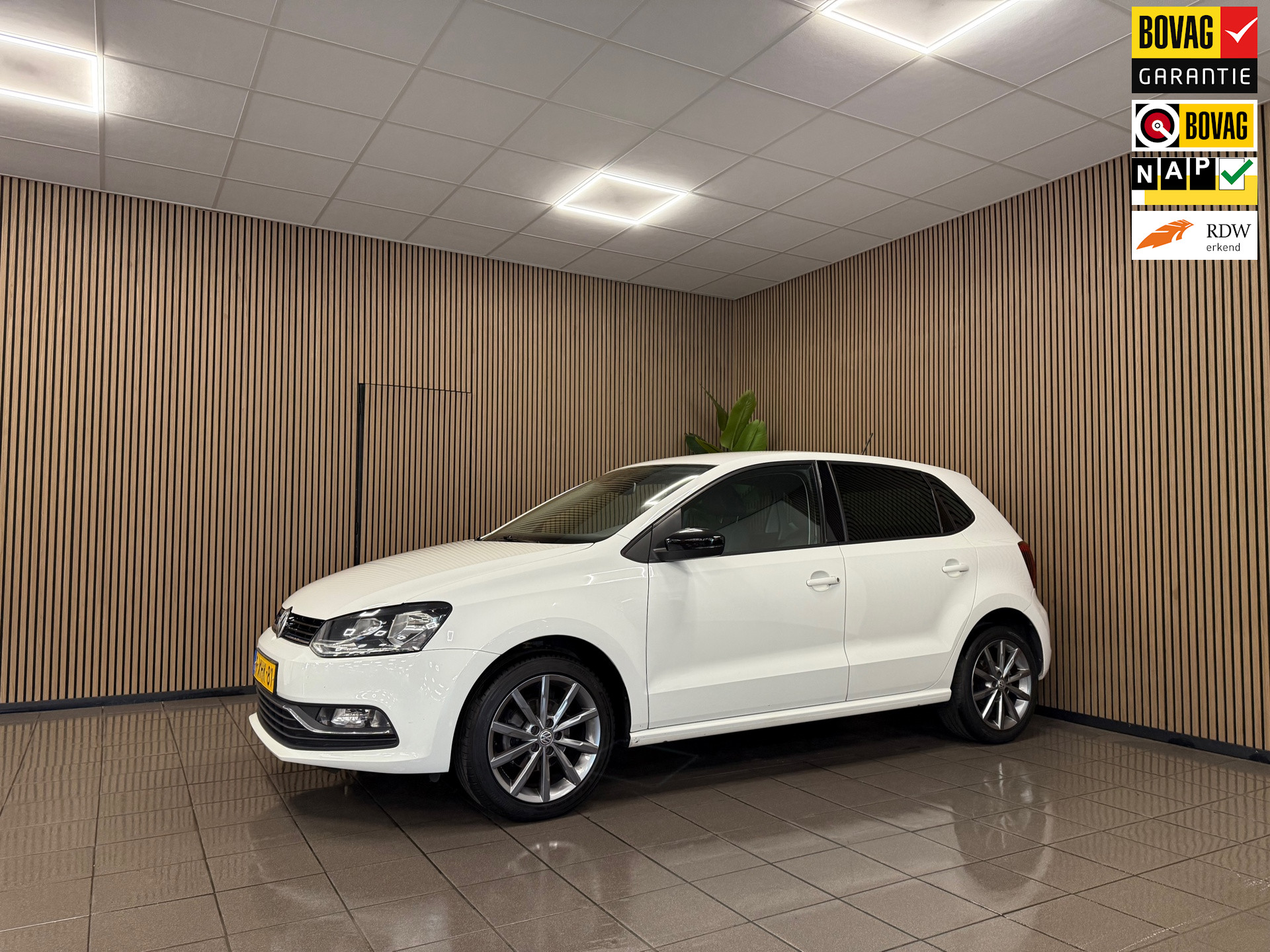 Volkswagen Polo 1.2 TSI First Edition * Trekhaak / LM Velgen / Cruise control / NL Auto *