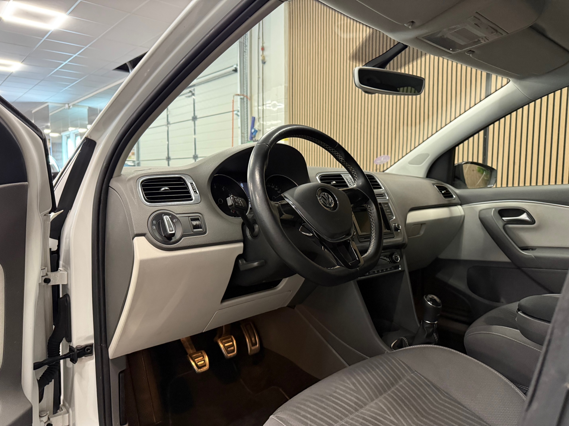 https://www.autokooy.nl//xml/images/46258809-13.JPG
