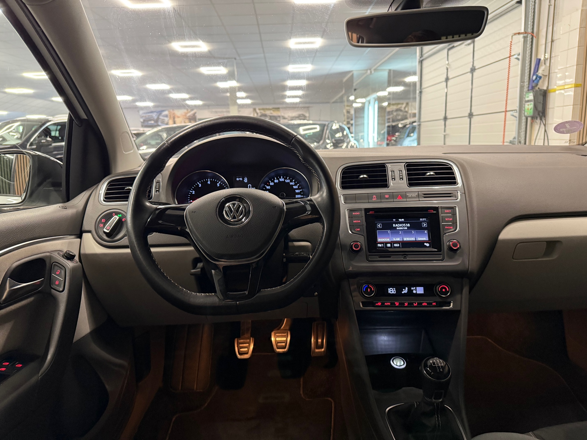 https://www.autokooy.nl//xml/images/46258809-22.JPG