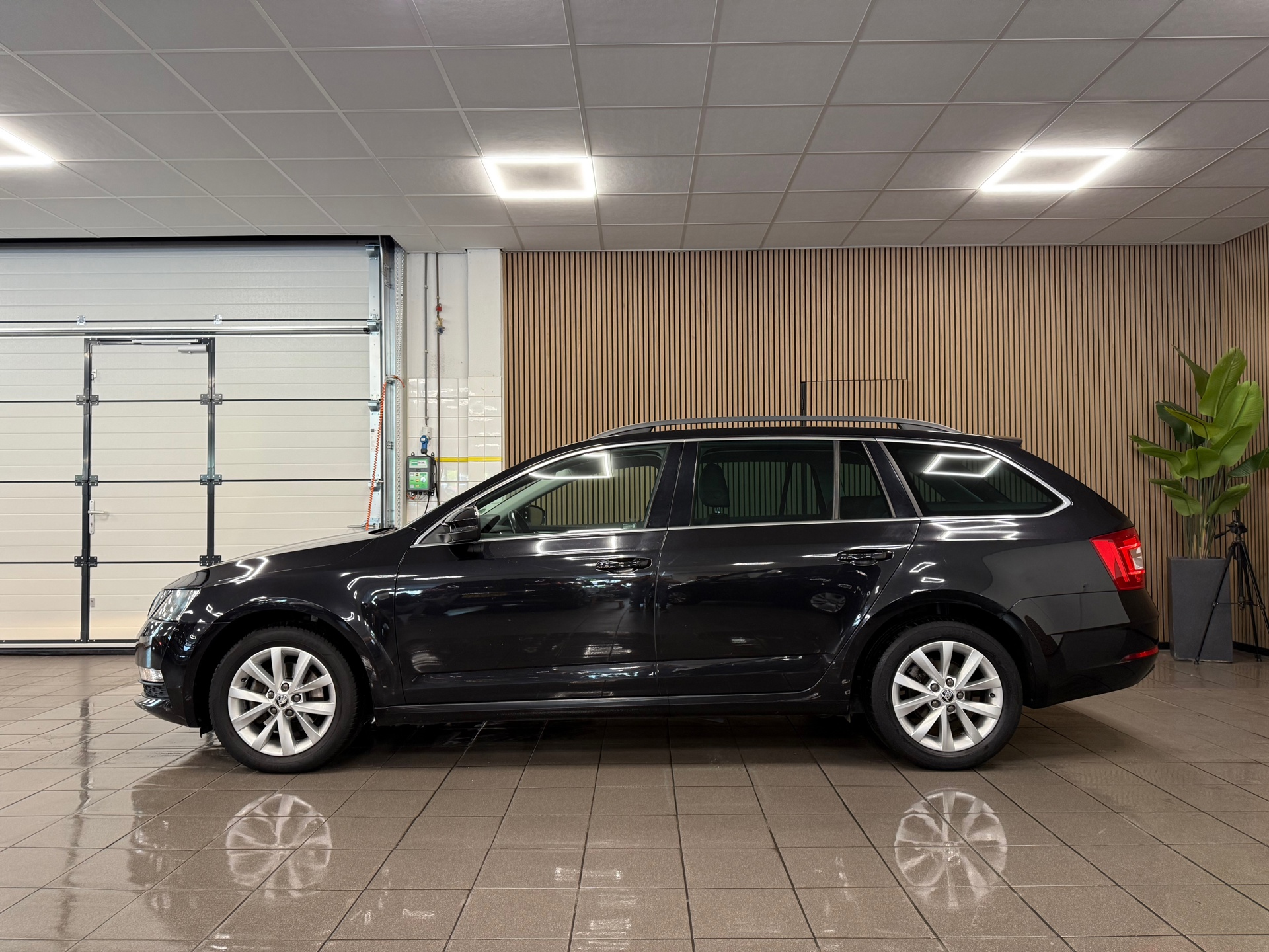 https://www.autokooy.nl//xml/images/46258824-2.JPG