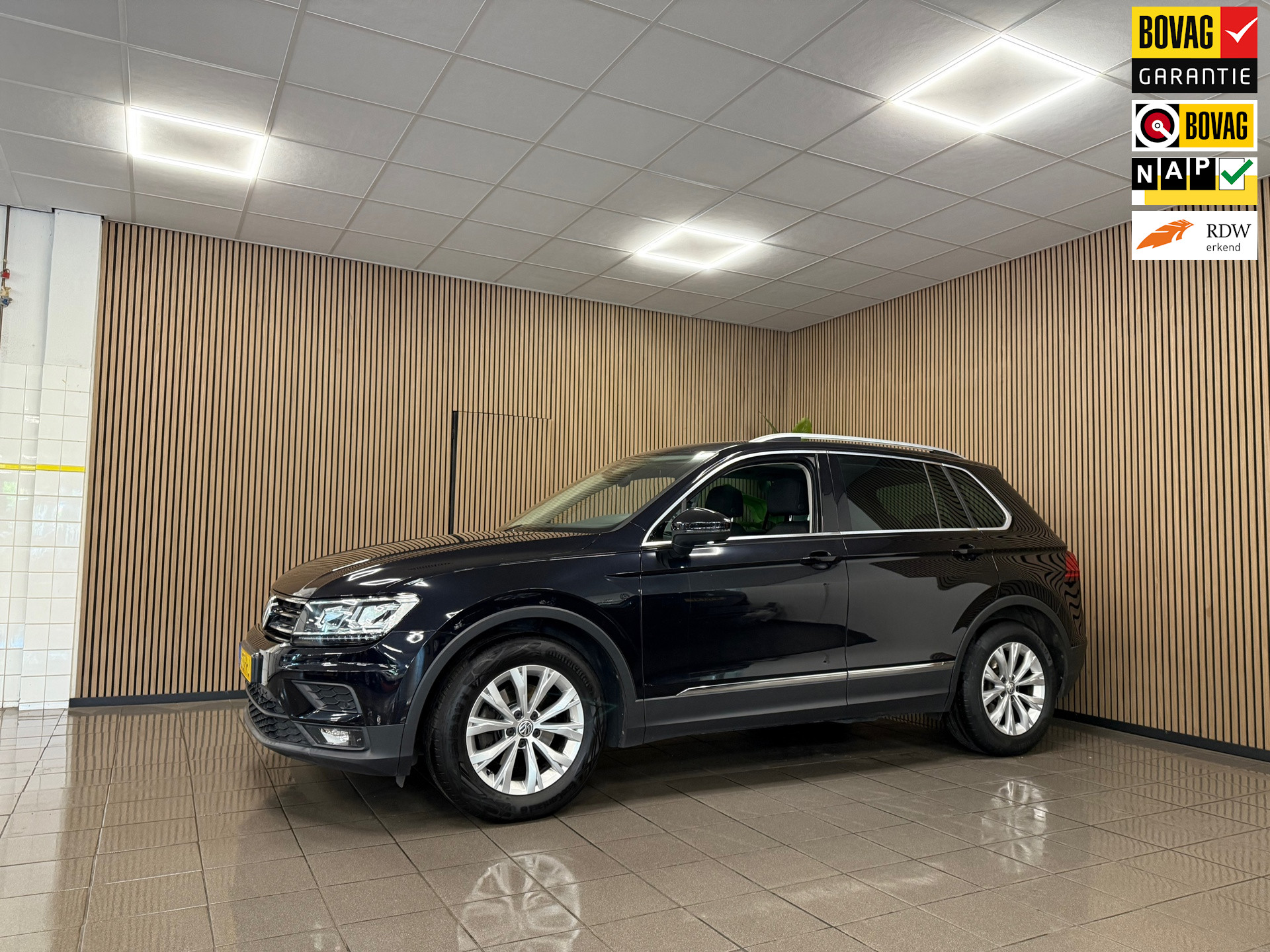 Volkswagen Tiguan 1.5 TSI Comfortline Business * Panoramadak / Xenon / Trekhaak / Navigatie / NL Auto *