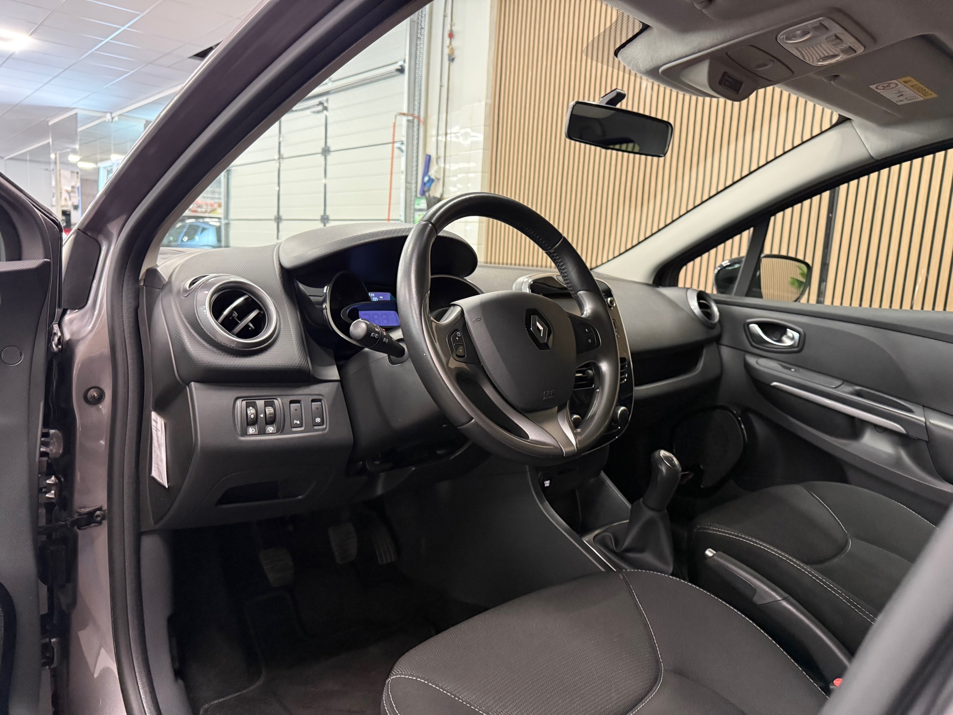 https://www.autokooy.nl//xml/images/46287260-13.JPG