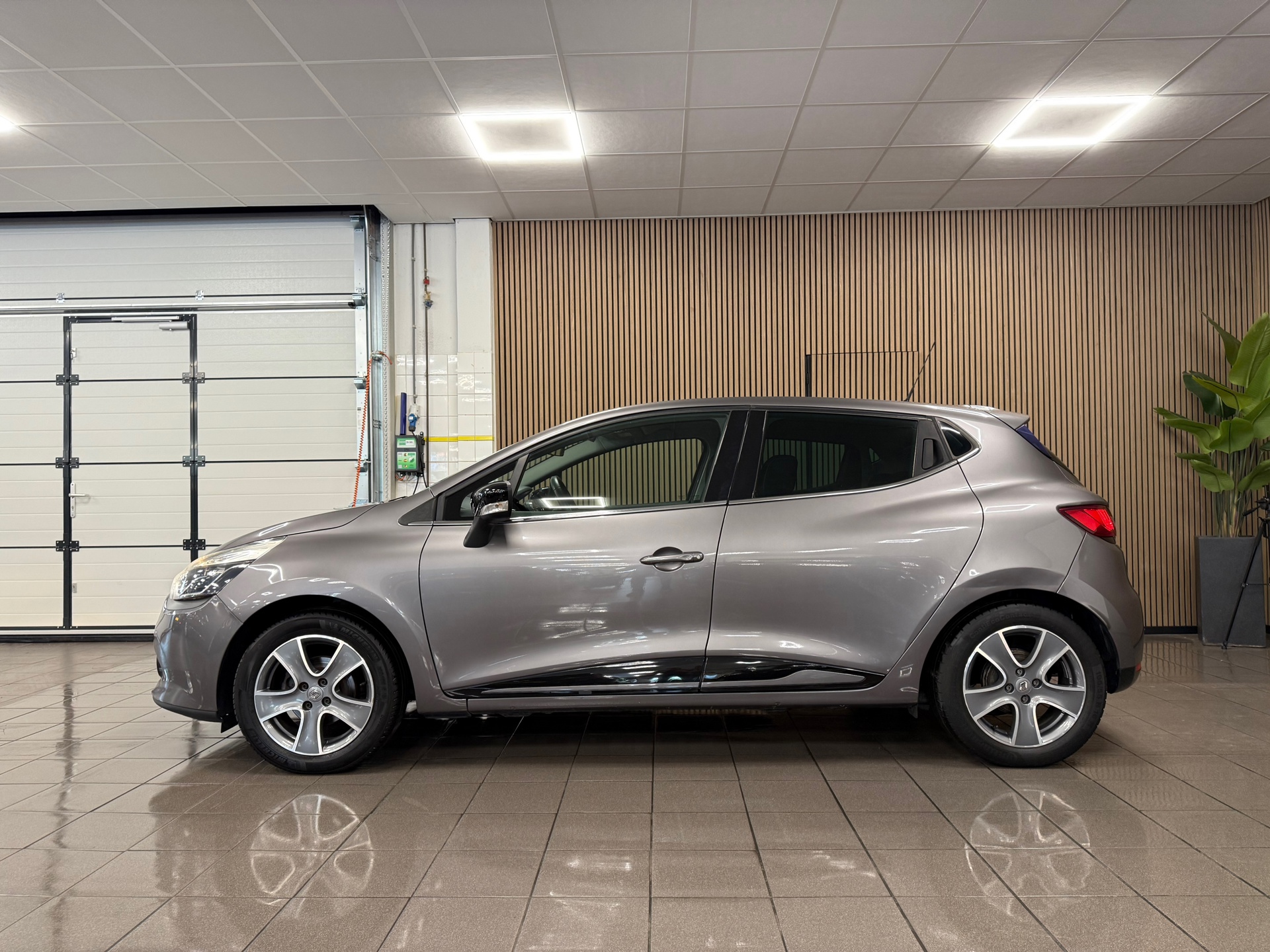 https://www.autokooy.nl//xml/images/46287260-2.JPG