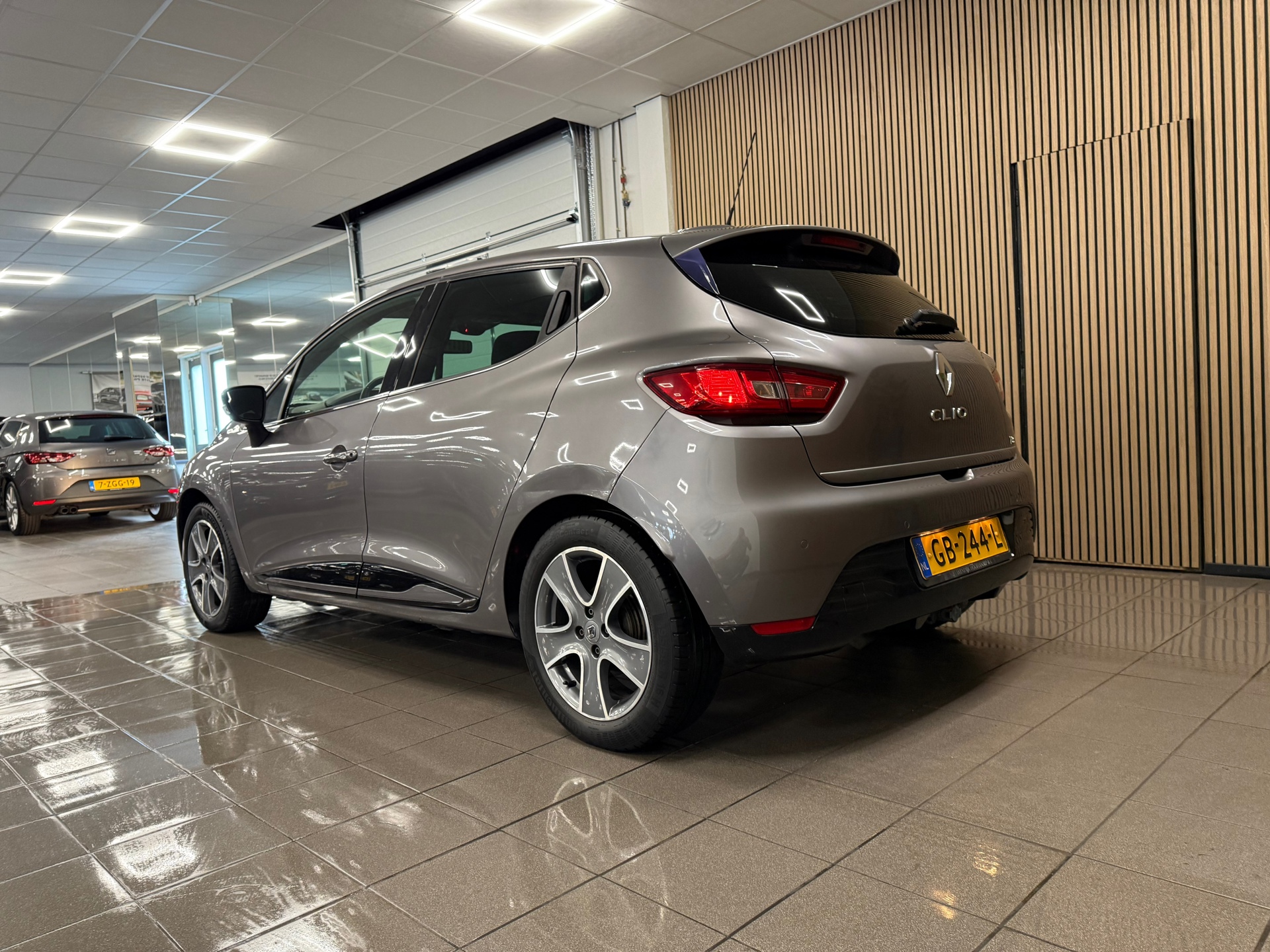 https://www.autokooy.nl//xml/images/46287260-3.JPG