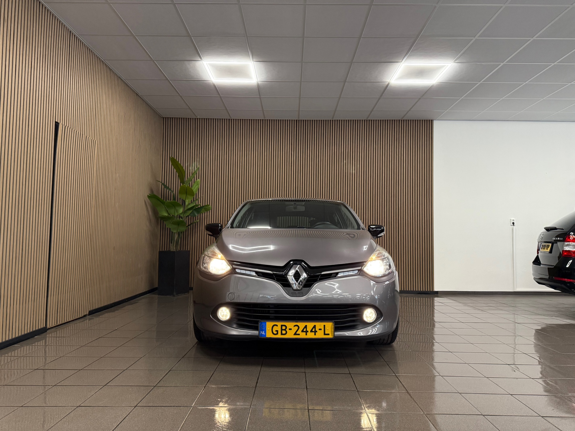 https://www.autokooy.nl//xml/images/46287260-9.JPG