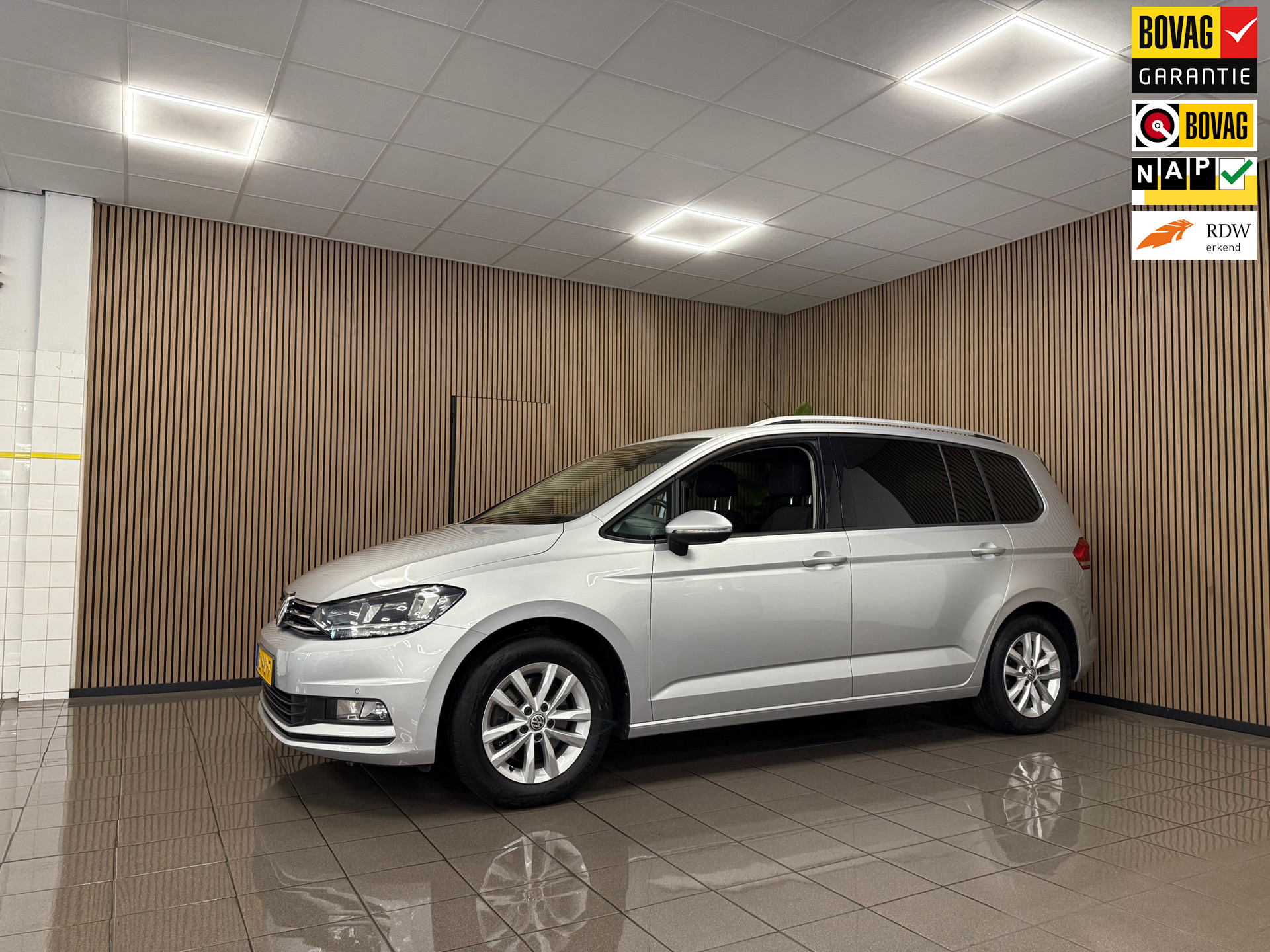 Volkswagen Touran 1.2 TSI Comfortline 7p * Trekhaak / 7 Persoons / Navigatie / NL Auto *