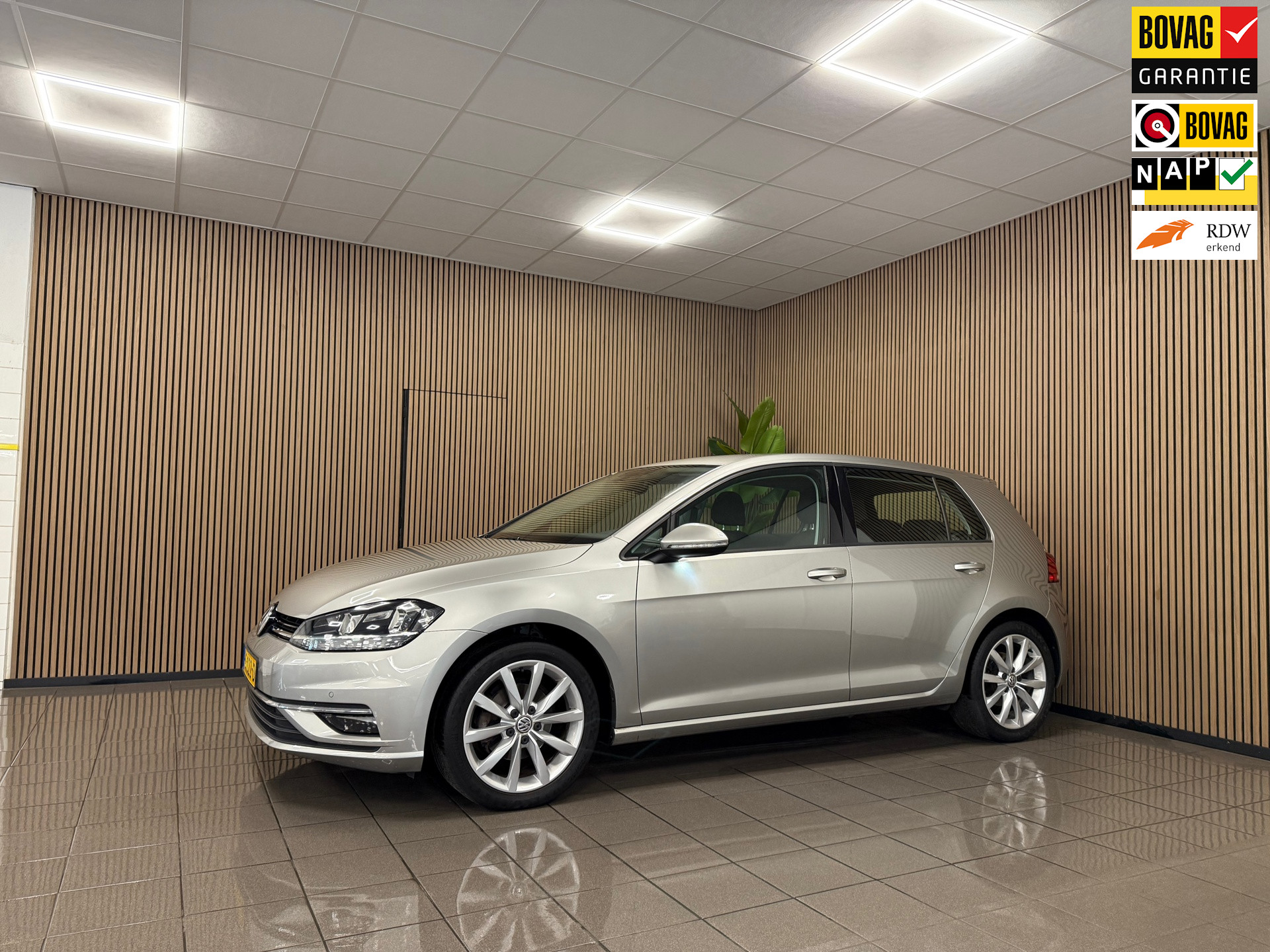 Volkswagen Golf 1.0 TSI Highline * Carplay / Virtual cockpit / Navigatie / Trekhaak / NL Auto *
