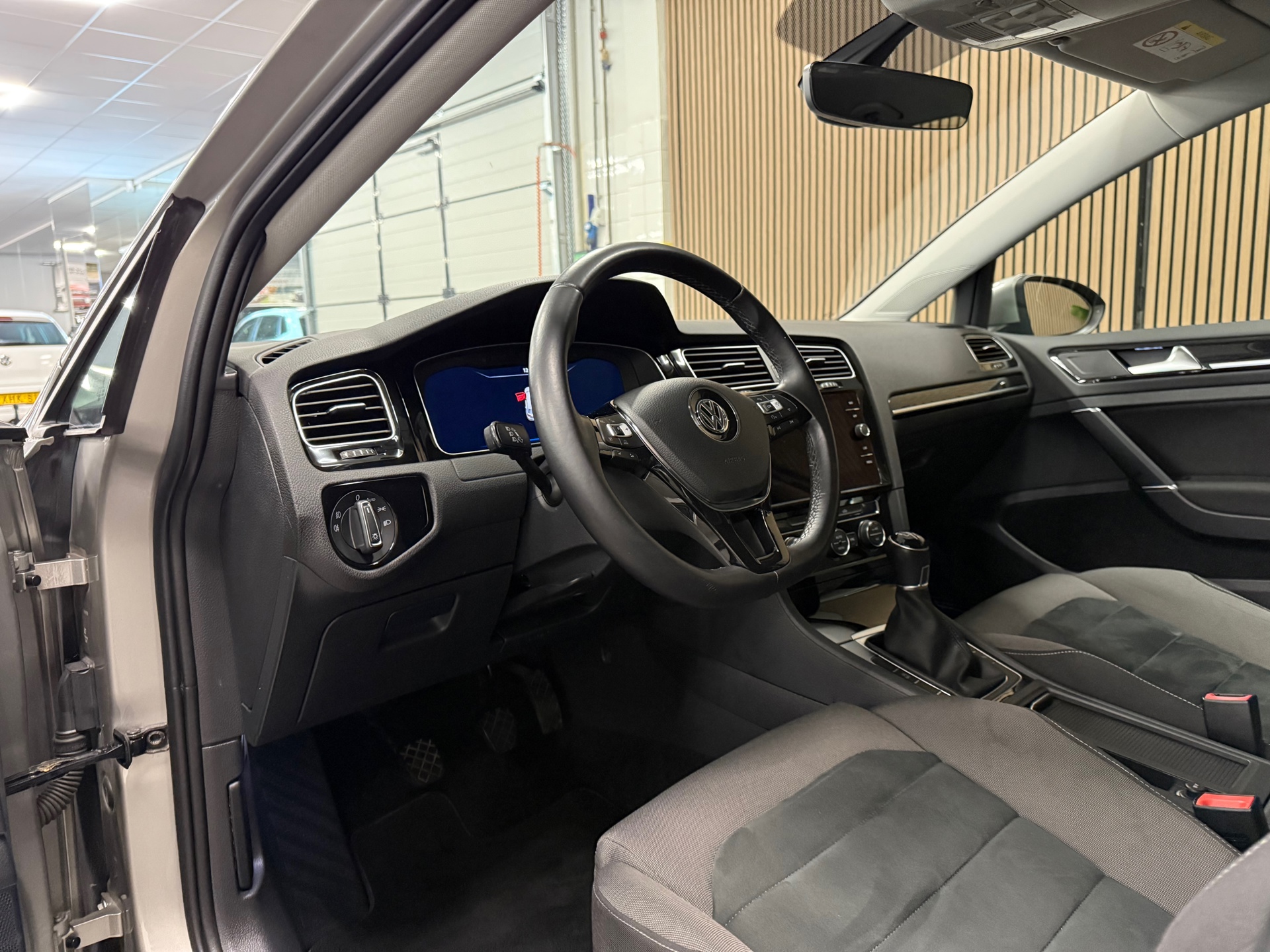 https://www.autokooy.nl//xml/images/46430043-13.JPG
