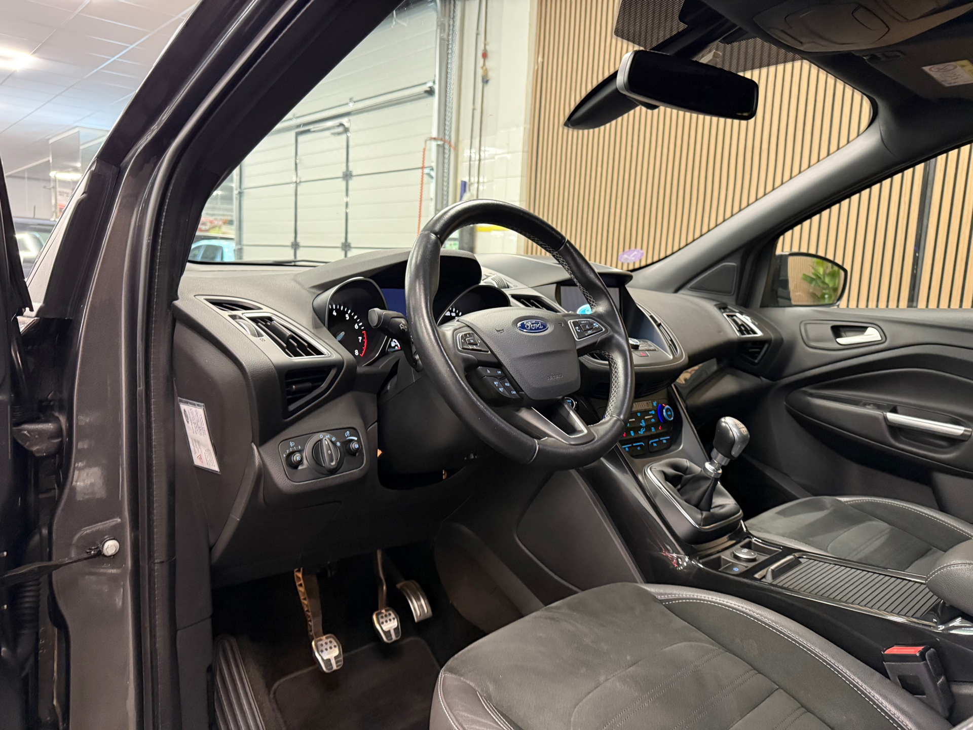 https://www.autokooy.nl//xml/images/46482937-14.JPG