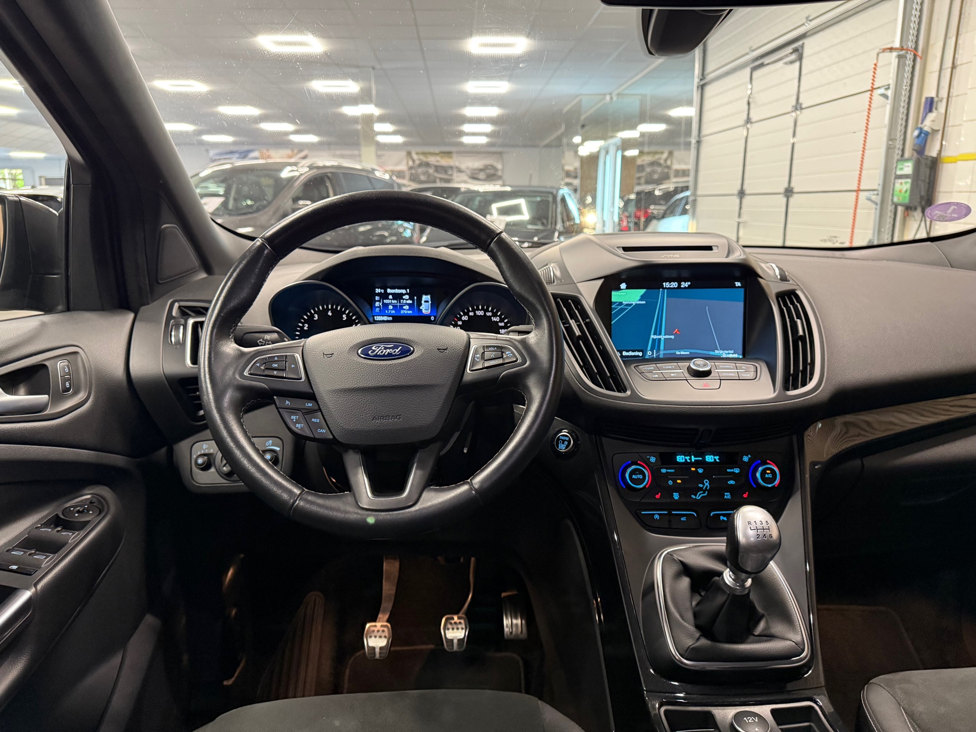 https://www.autokooy.nl//xml/images/46482937-23.JPG