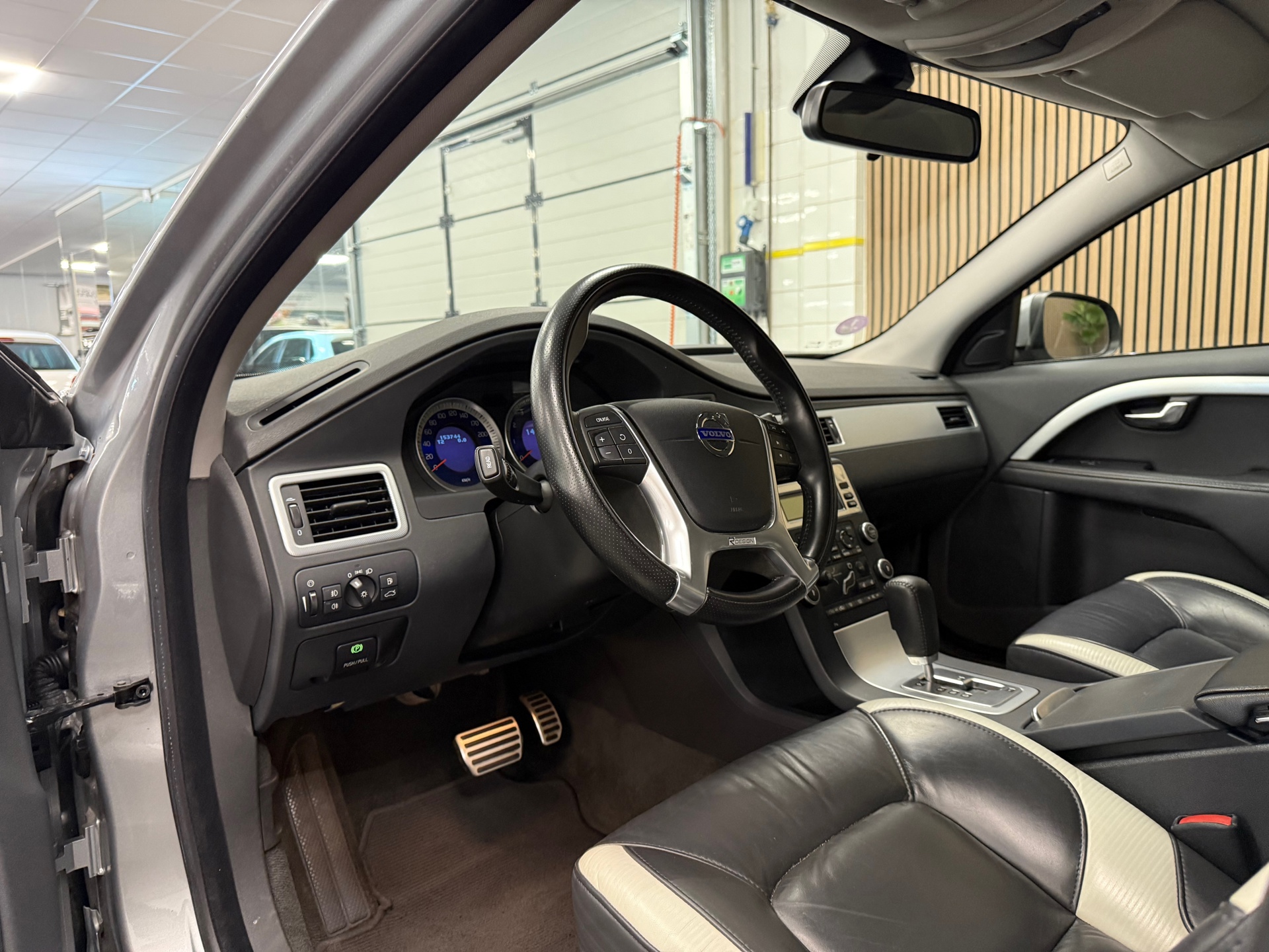 https://www.autokooy.nl//xml/images/46523135-12.JPG