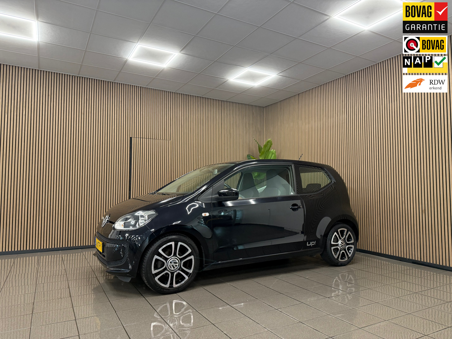 Volkswagen Up! 1.0 move up! BlueMotion * Navigatie / LM Velgen / Cruise control / NL Auto *