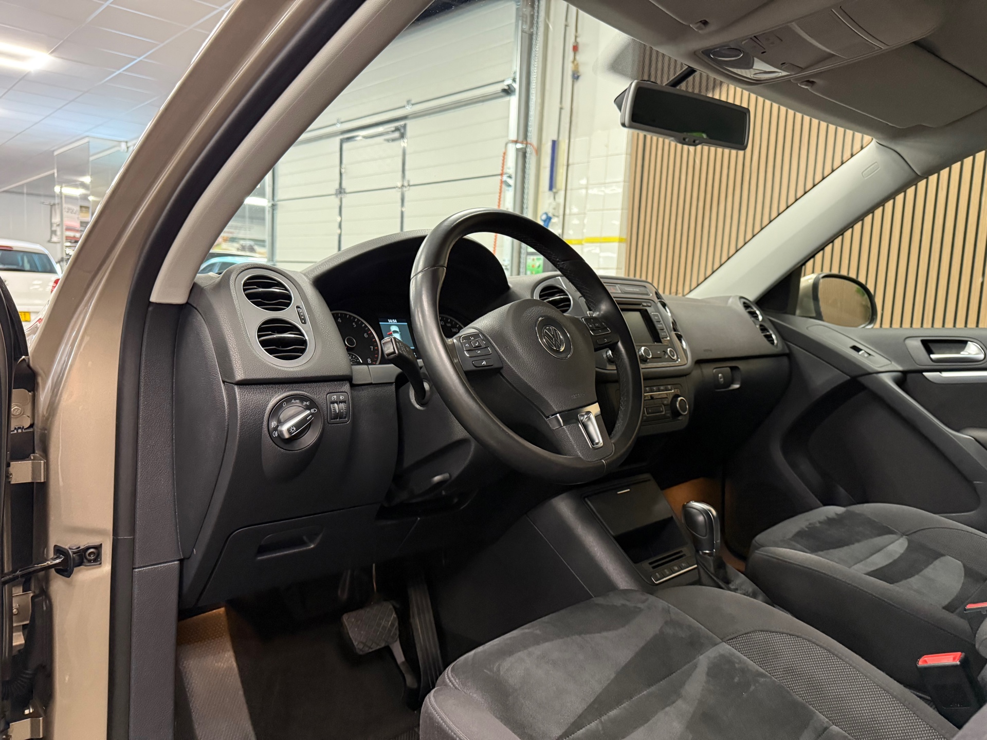 https://www.autokooy.nl//xml/images/46543656-12.JPG