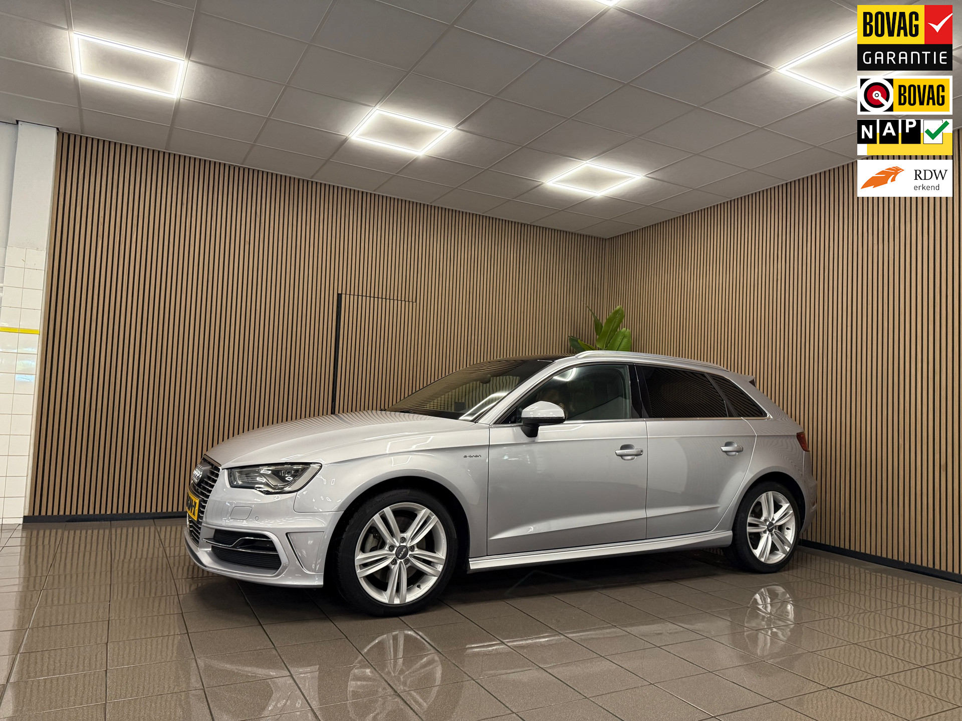 Audi A3 Sportback 1.4 e-tron PHEV S-Line * Panoramadak / Navigatie / Xenon / NL Auto *