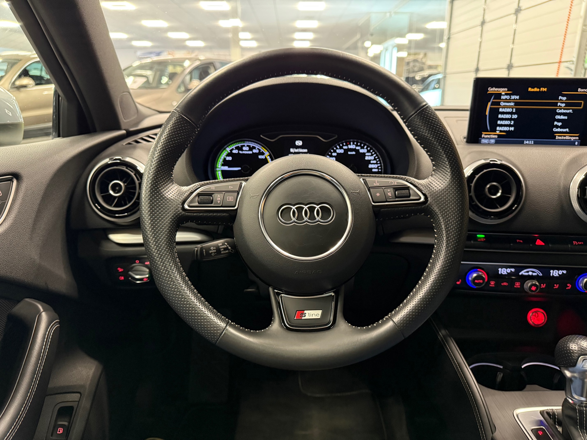 https://www.autokooy.nl//xml/images/46565120-13.JPG