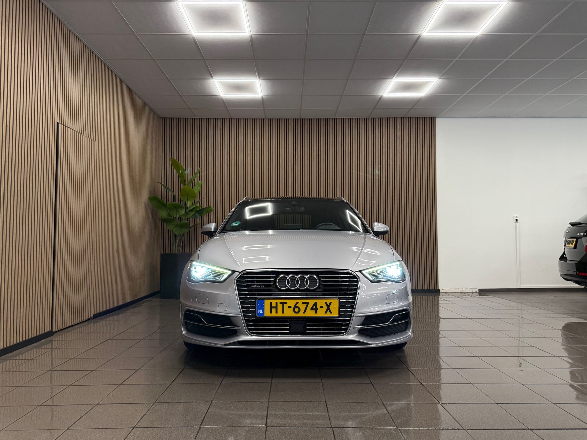 https://www.autokooy.nl//xml/images/46565120-8.JPG