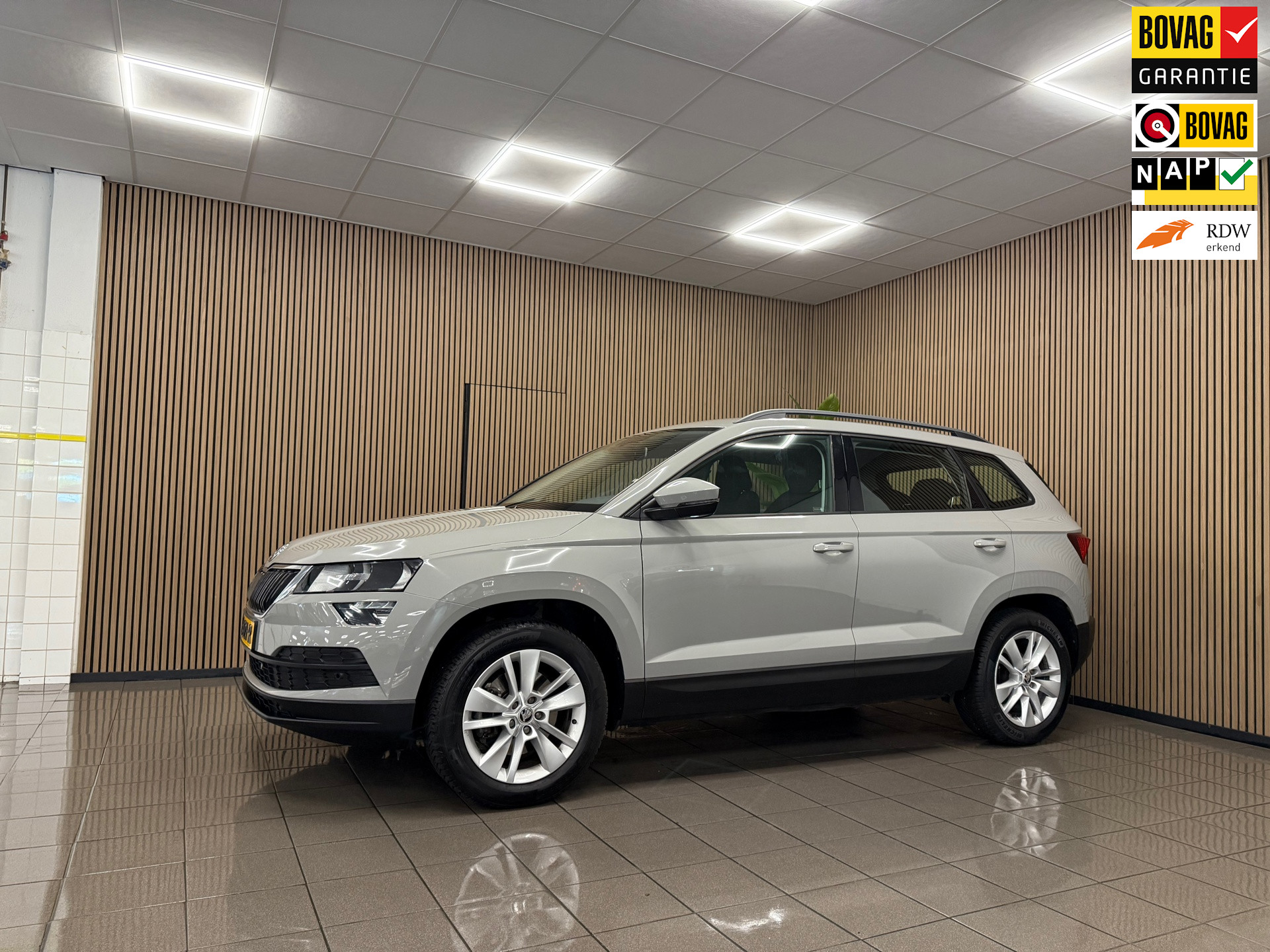 Skoda Karoq 1.0 TSI Ambition Business * Elektr. Trekhaak / Carplay / Parkeersensoren / NL Auto *