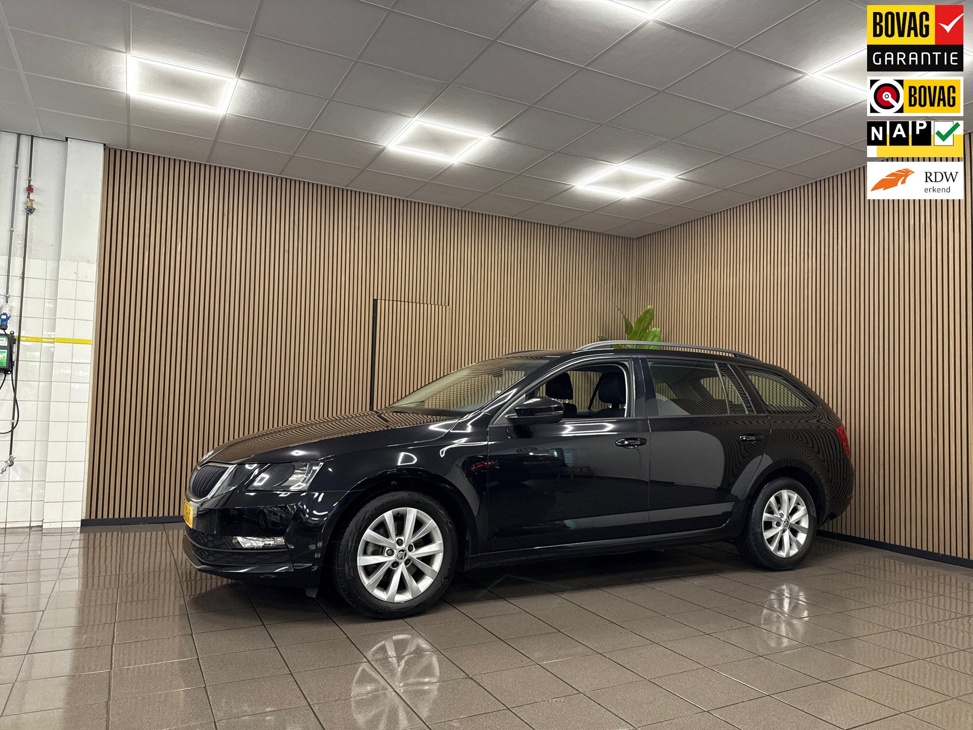 Skoda Octavia Combi 1.0 TSI Greentech Ambition Business * Camera / Navigatie / Carplay / NL Auto *