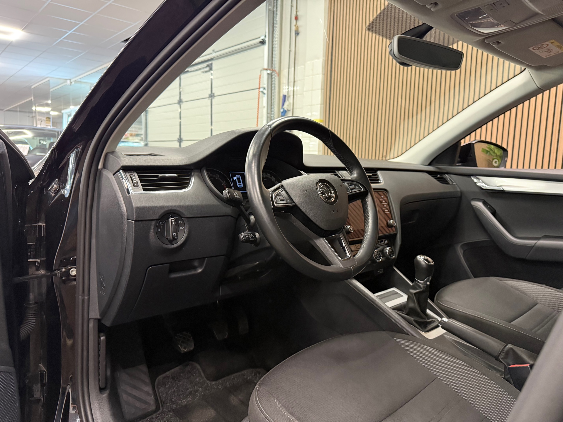 https://www.autokooy.nl//xml/images/46592317-12.JPG