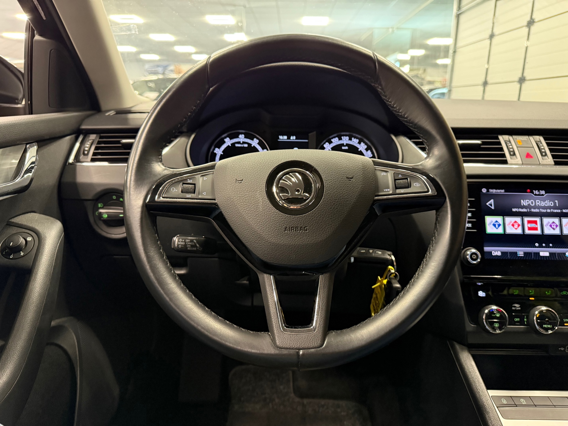 https://www.autokooy.nl//xml/images/46592317-13.JPG