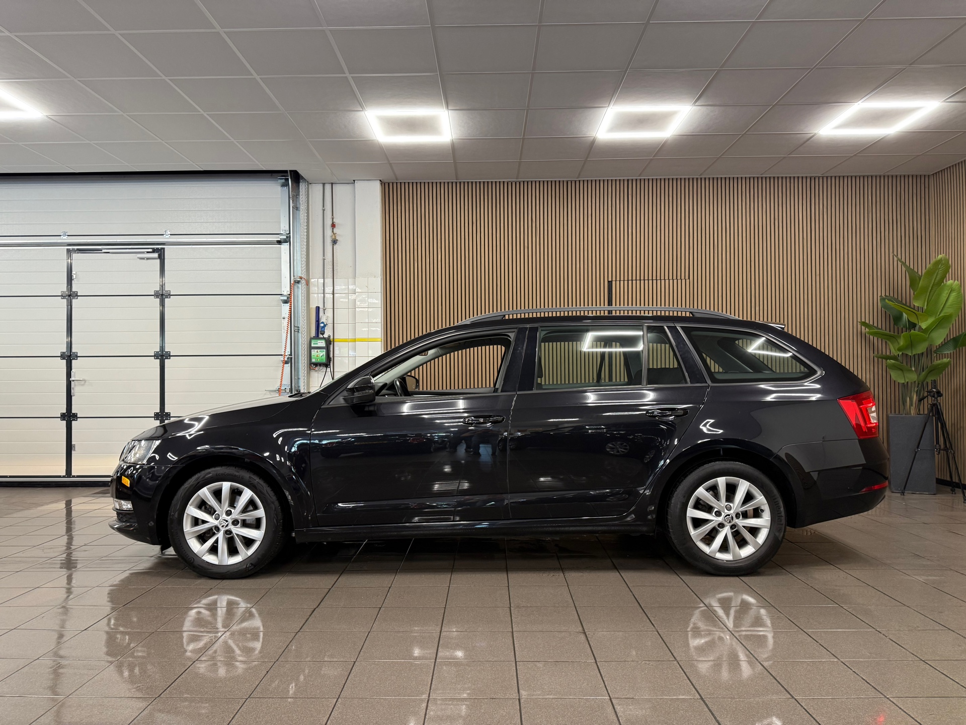 https://www.autokooy.nl//xml/images/46592317-2.JPG