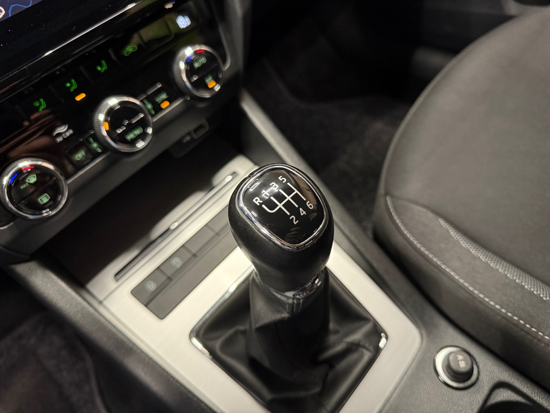 https://www.autokooy.nl//xml/images/46592317-21.JPG