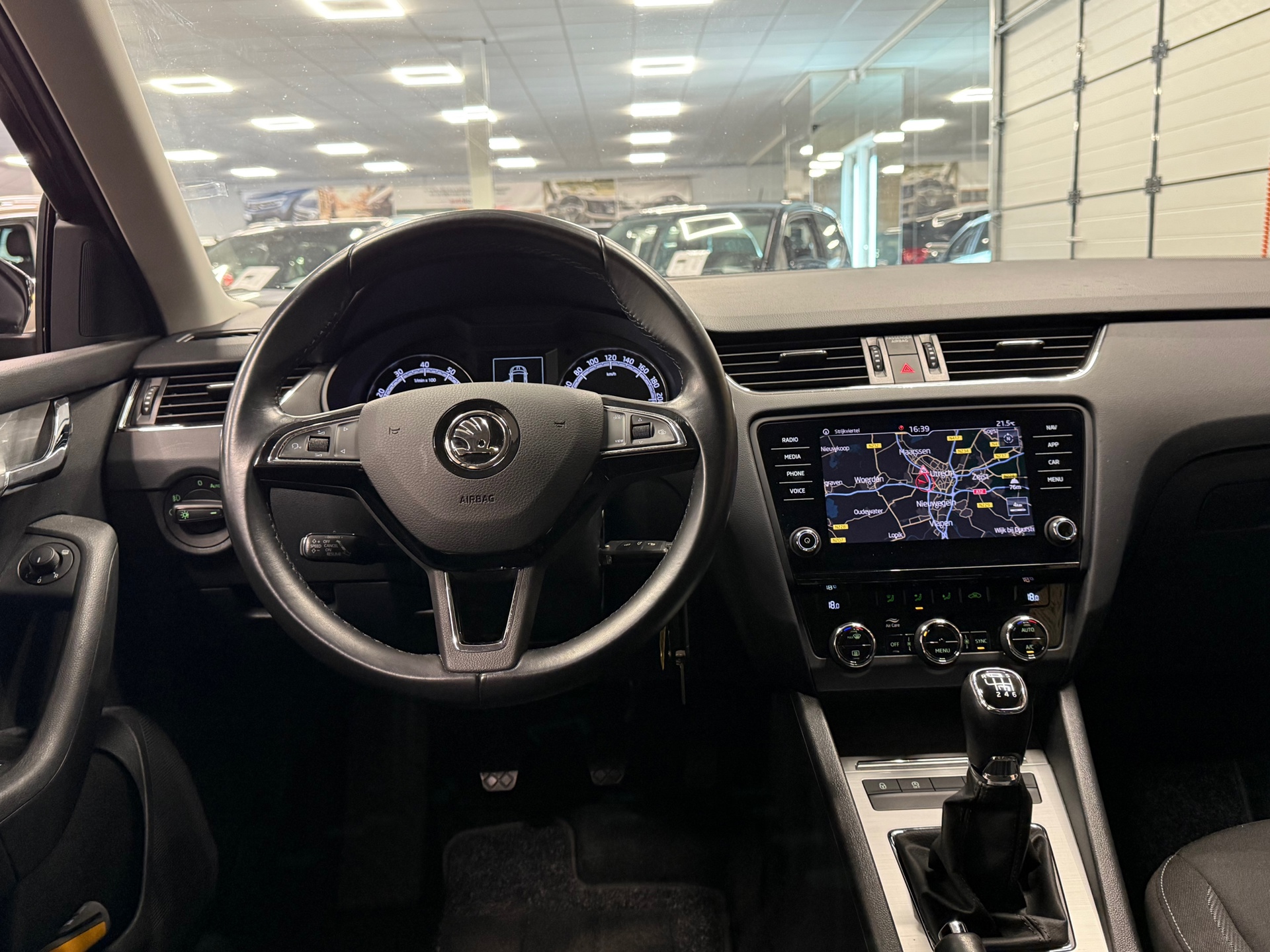 https://www.autokooy.nl//xml/images/46592317-22.JPG