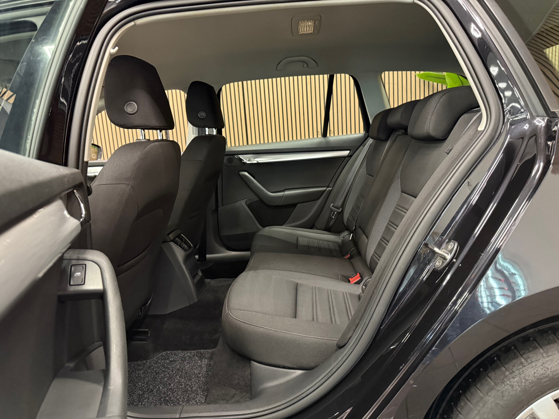https://www.autokooy.nl//xml/images/46592317-23.JPG
