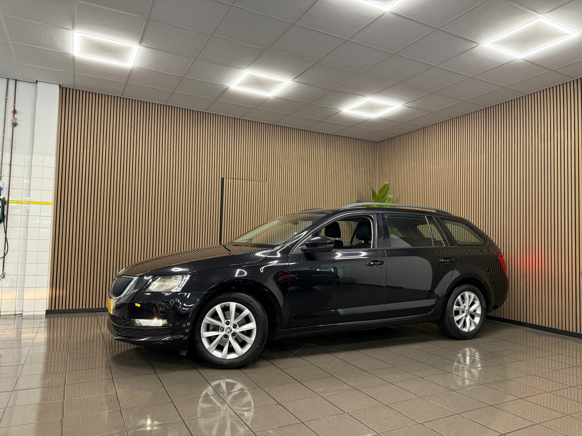 https://www.autokooy.nl//xml/images/46592317-9.JPG