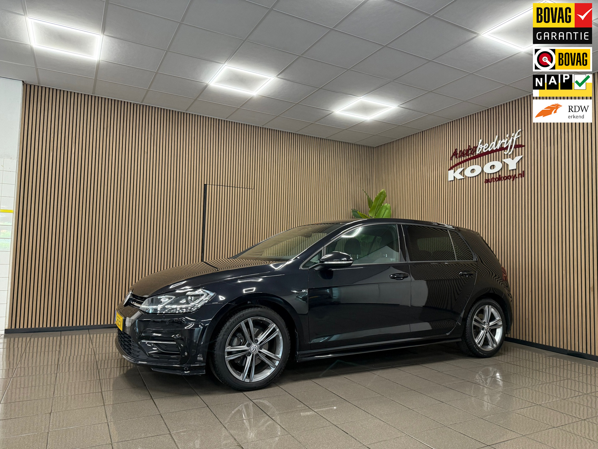 Volkswagen Golf 1.5 TSI Highline R-Line * Automaat / Virtual cockpit / Stoelverwarming / NL Auto *