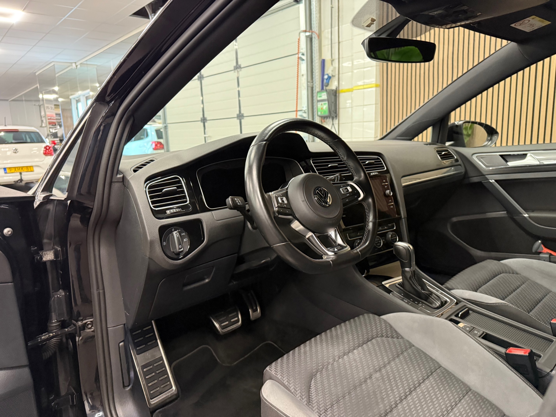 https://www.autokooy.nl//xml/images/46676354-13.JPG
