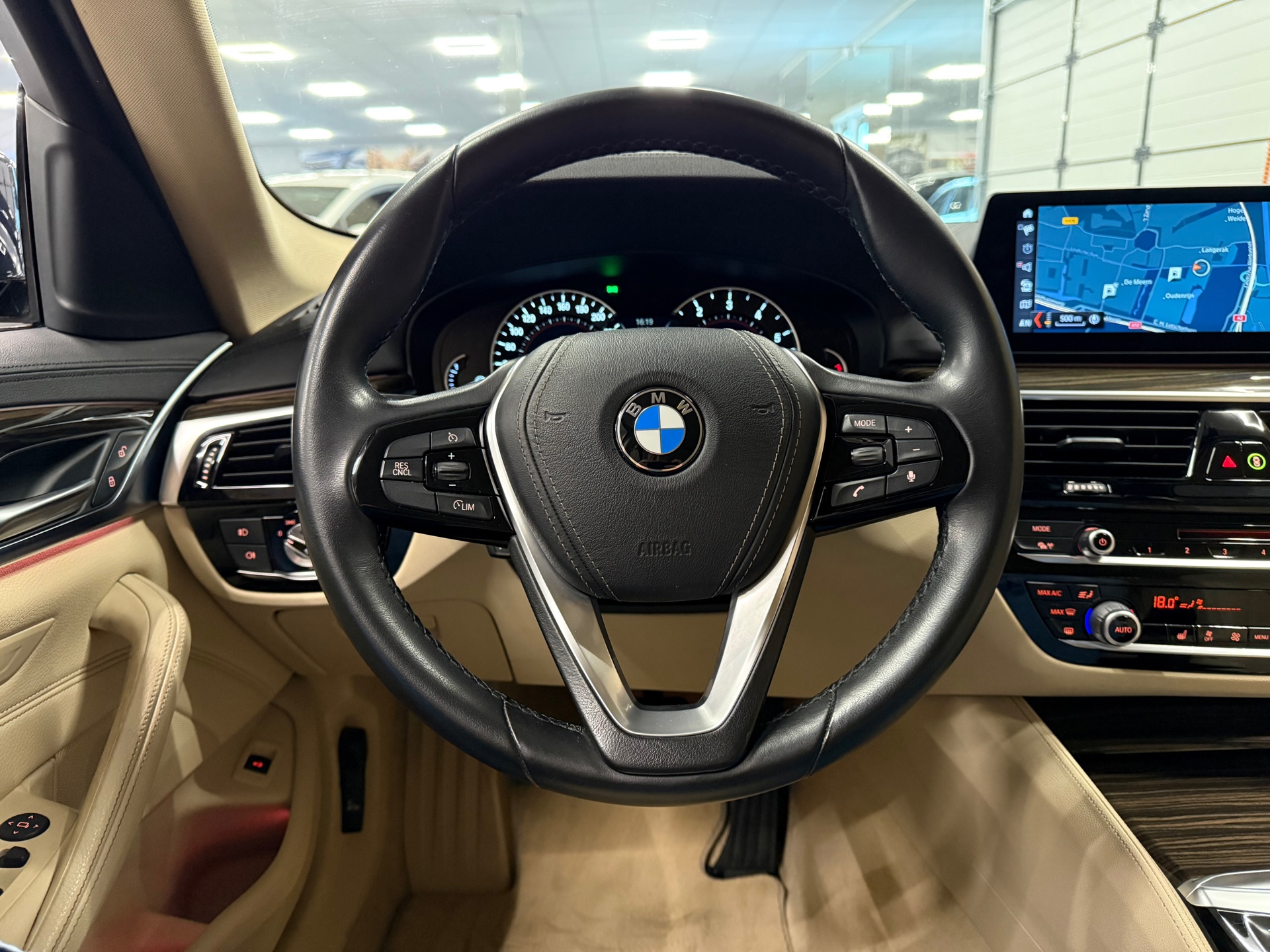 https://www.autokooy.nl//xml/images/46699302-13.JPG