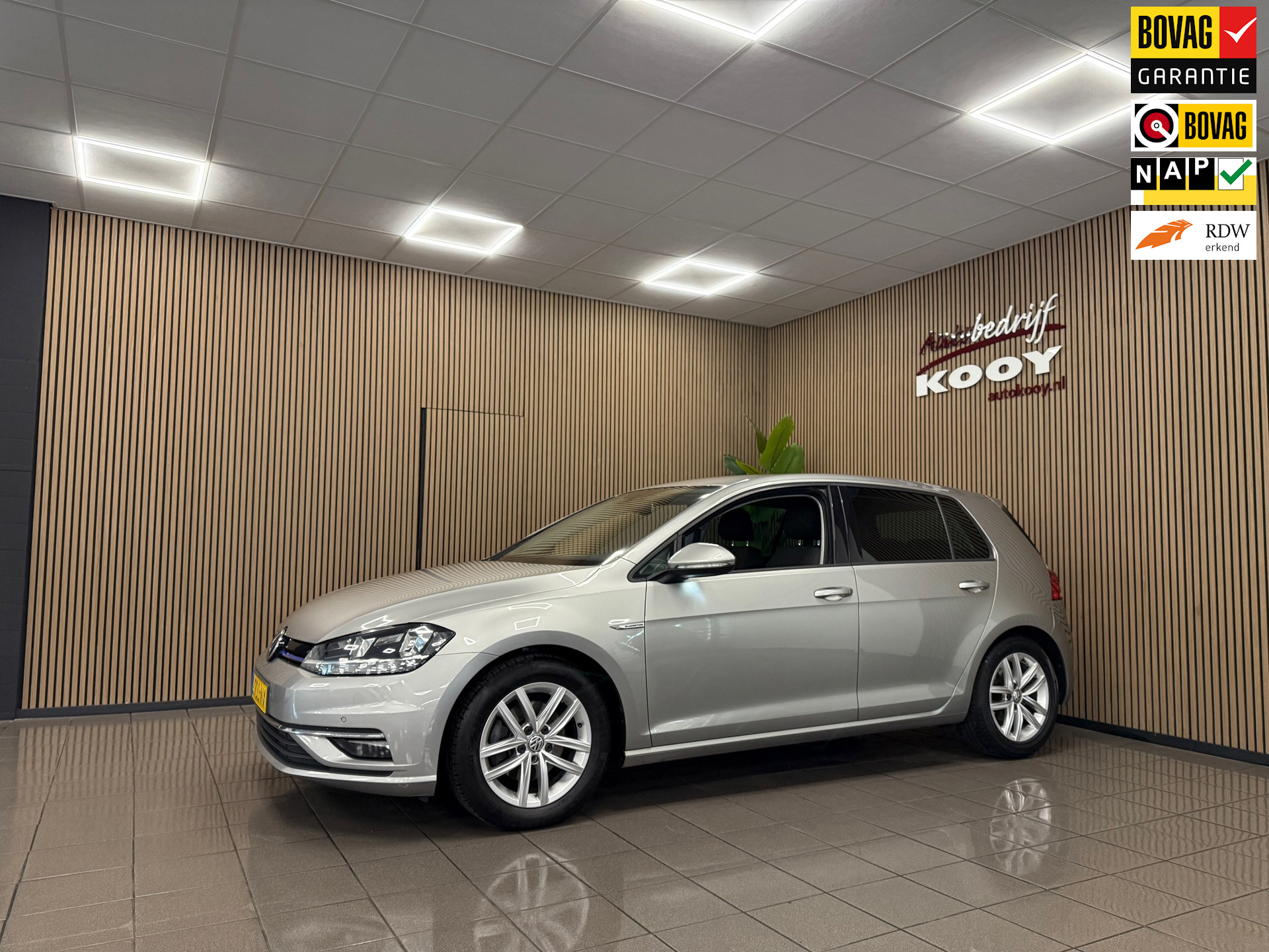 Volkswagen Golf 1.5 TSI Comfortline Business * Carplay / Parkeersensoren / Cruise control / LM Velgen *