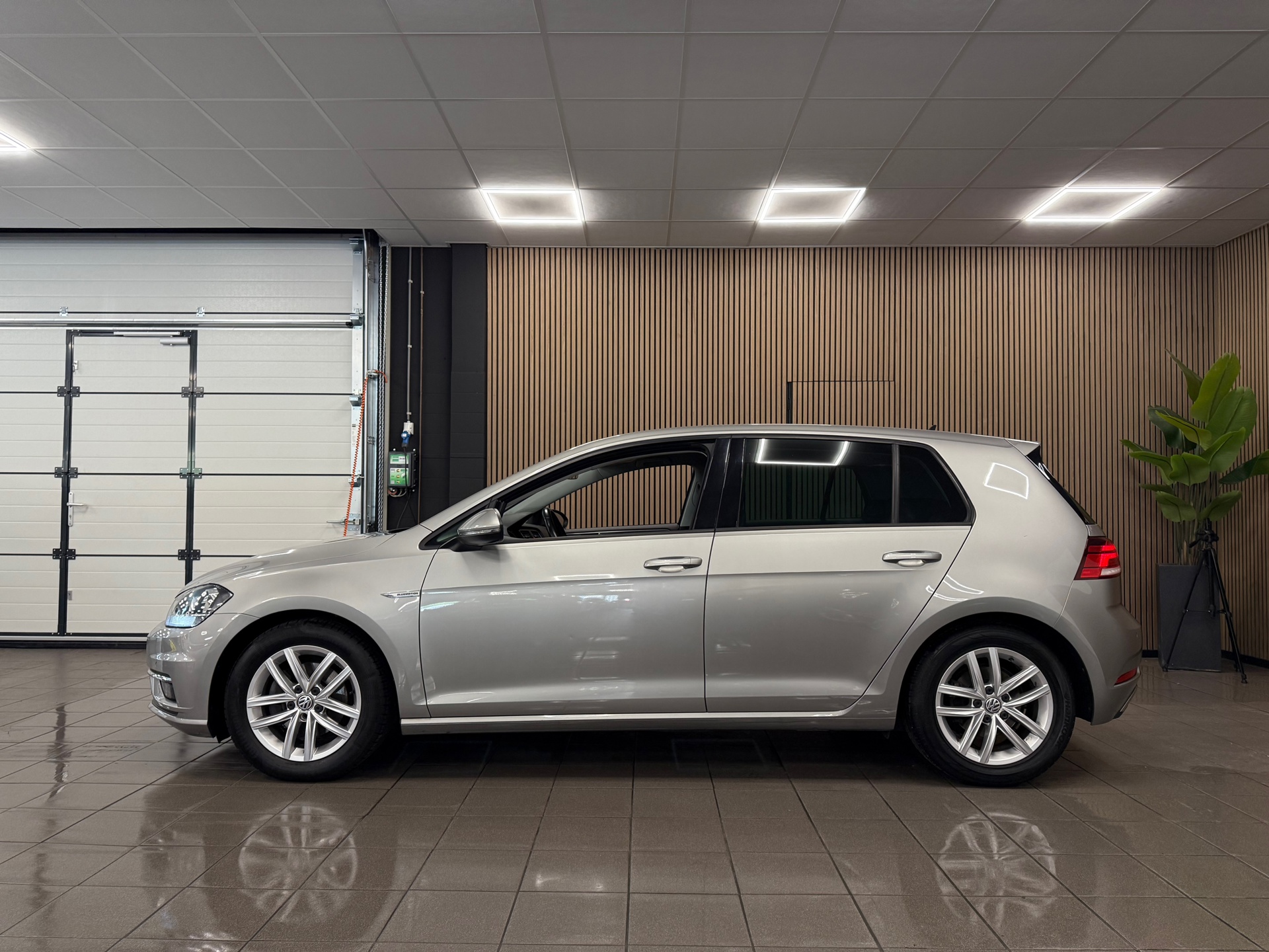 https://www.autokooy.nl//xml/images/46720955-2.JPG