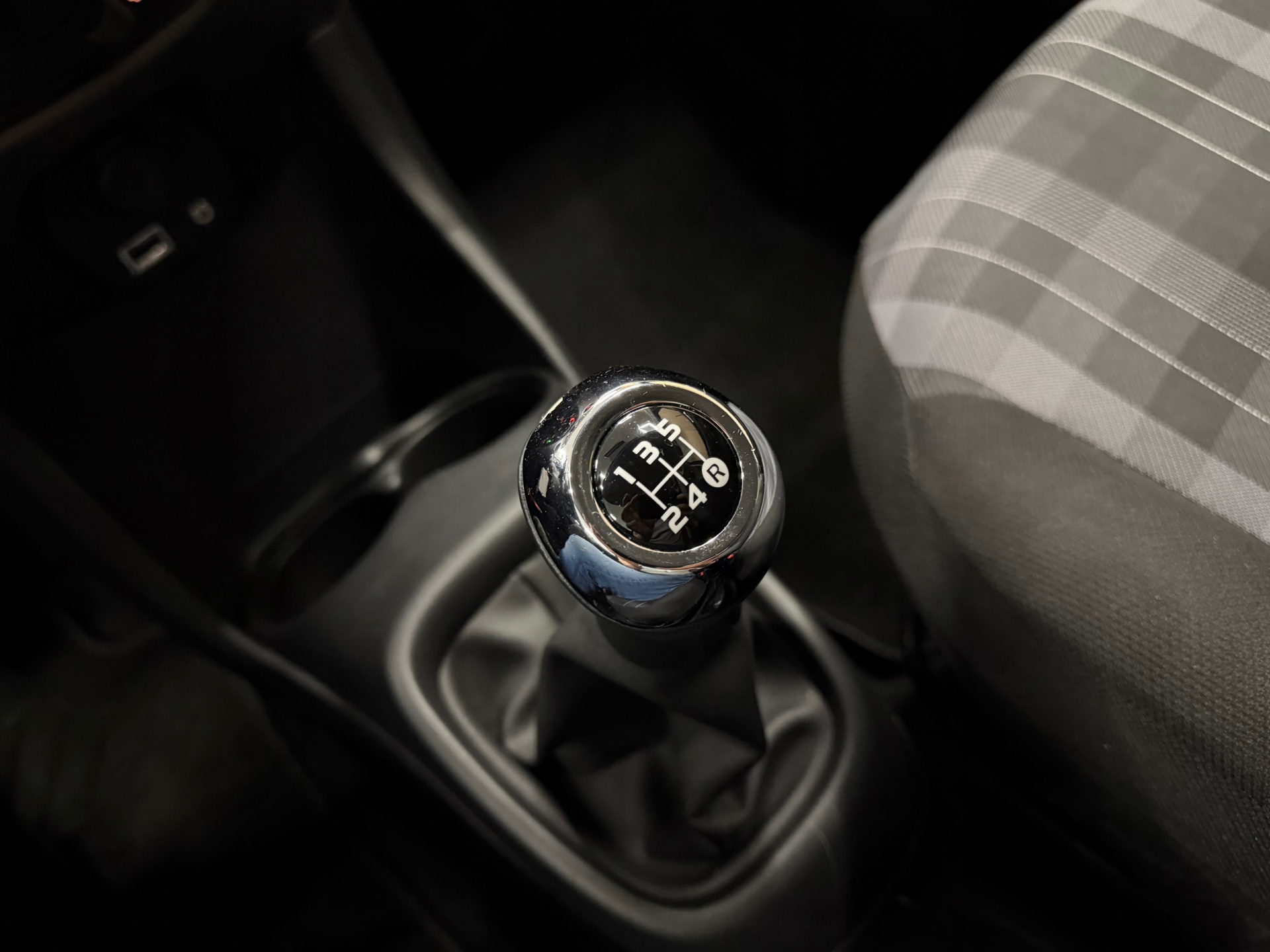 https://www.autokooy.nl//xml/images/46745579-21.JPG