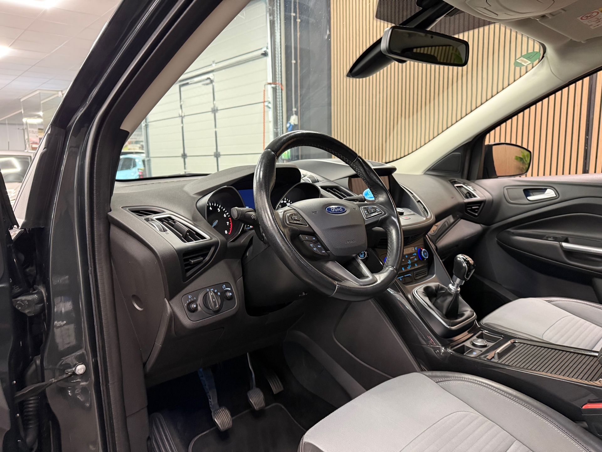 https://www.autokooy.nl//xml/images/46745687-12.JPG