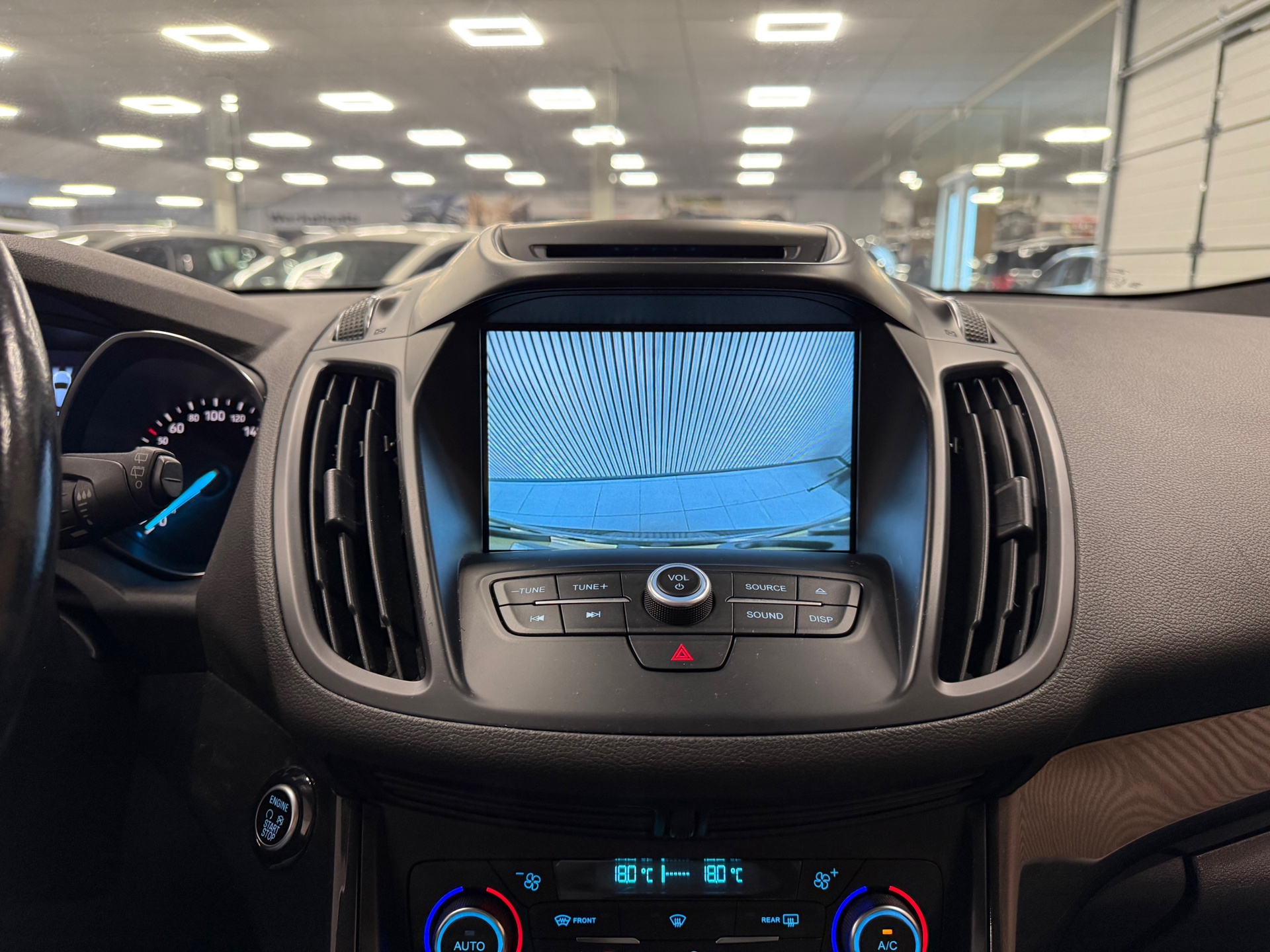 https://www.autokooy.nl//xml/images/46745687-19.JPG