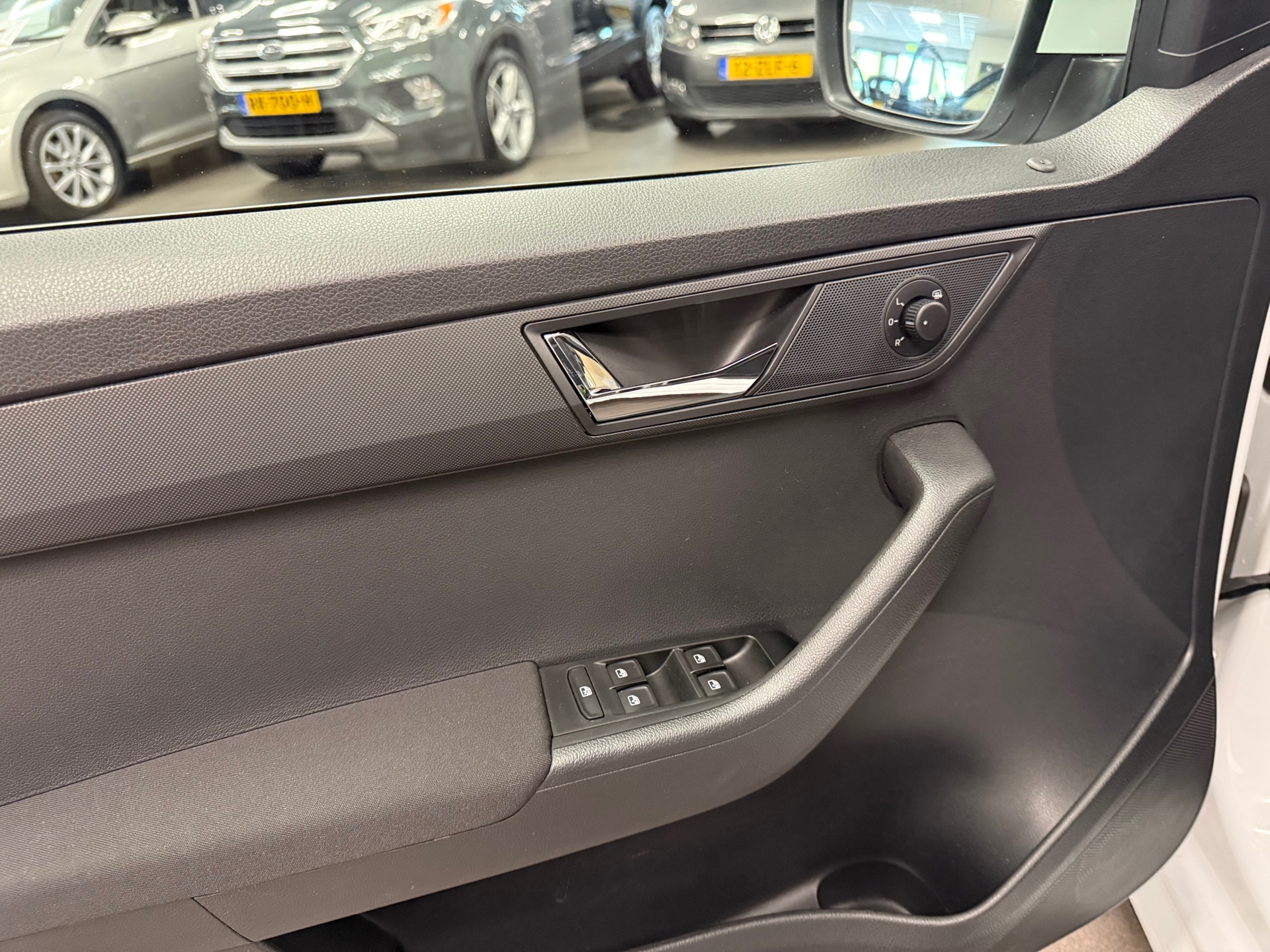 https://www.autokooy.nl//xml/images/46768171-10.JPG