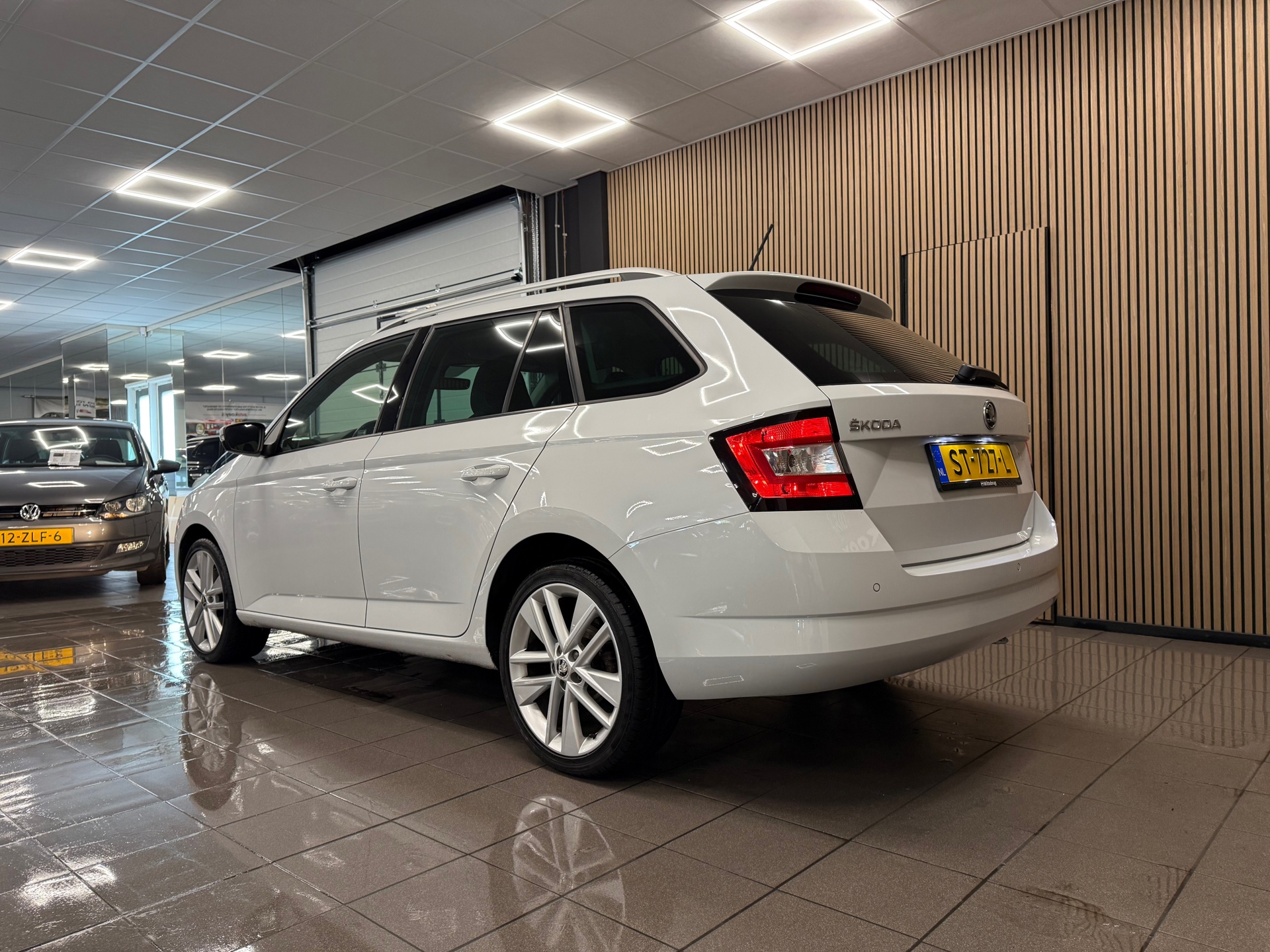 https://www.autokooy.nl//xml/images/46768171-3.JPG
