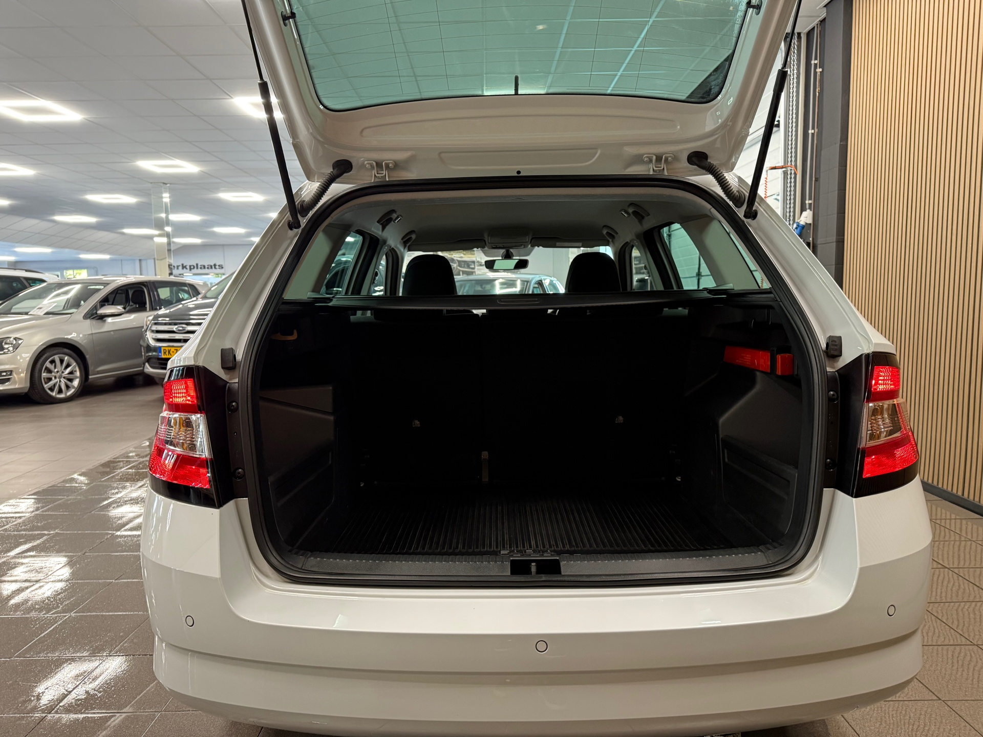 https://www.autokooy.nl//xml/images/46768171-5.JPG