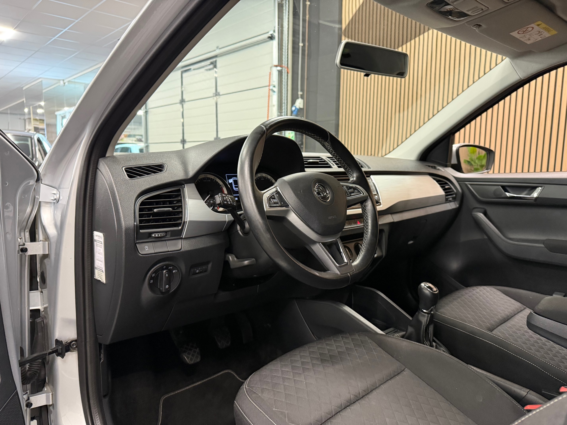 https://www.autokooy.nl//xml/images/46804994-13.JPG