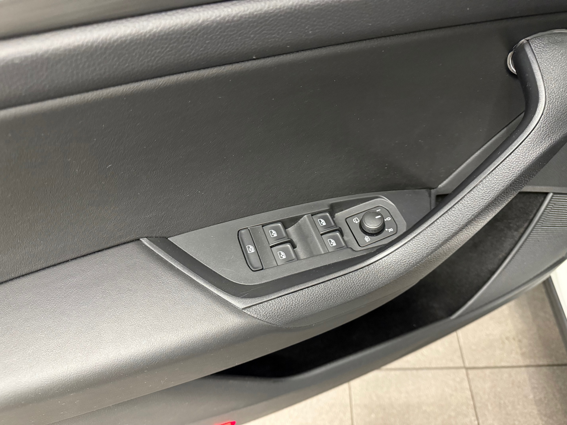 https://www.autokooy.nl//xml/images/46835125-10.JPG