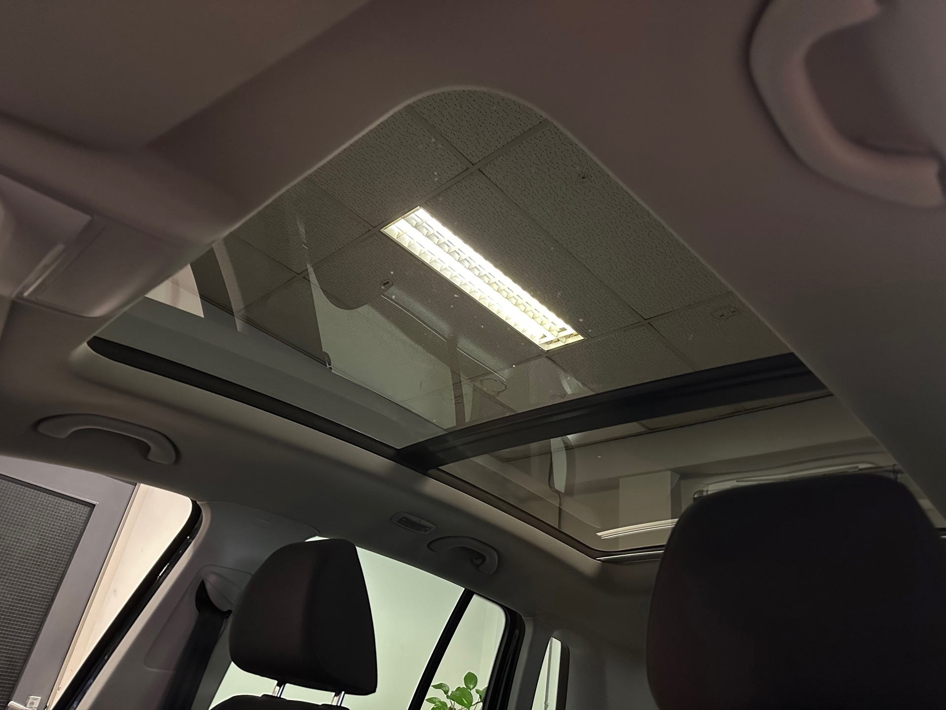https://www.autokooy.nl//xml/images/46855271-23.JPG
