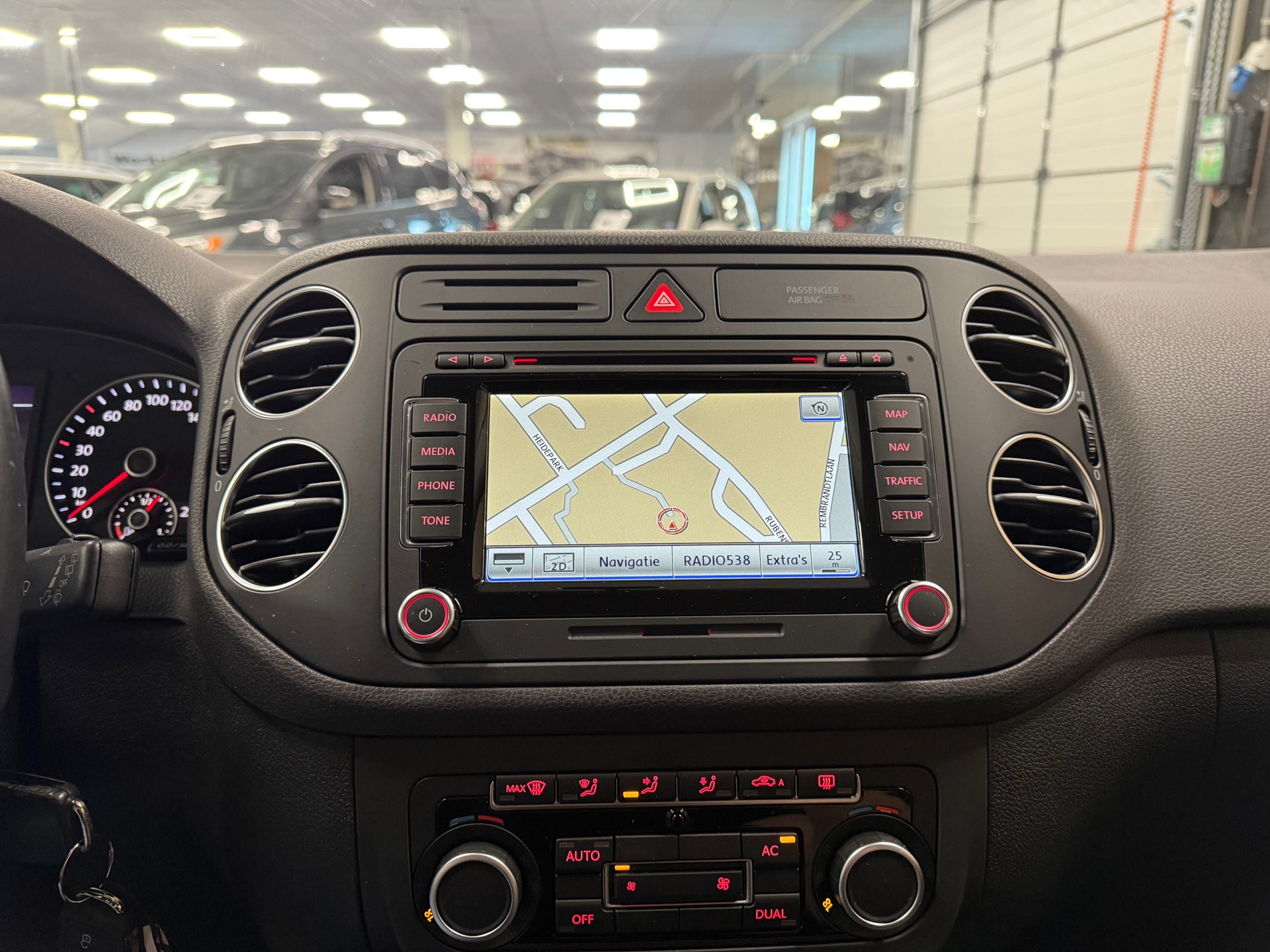 https://www.autokooy.nl//xml/images/46905367-18.JPG