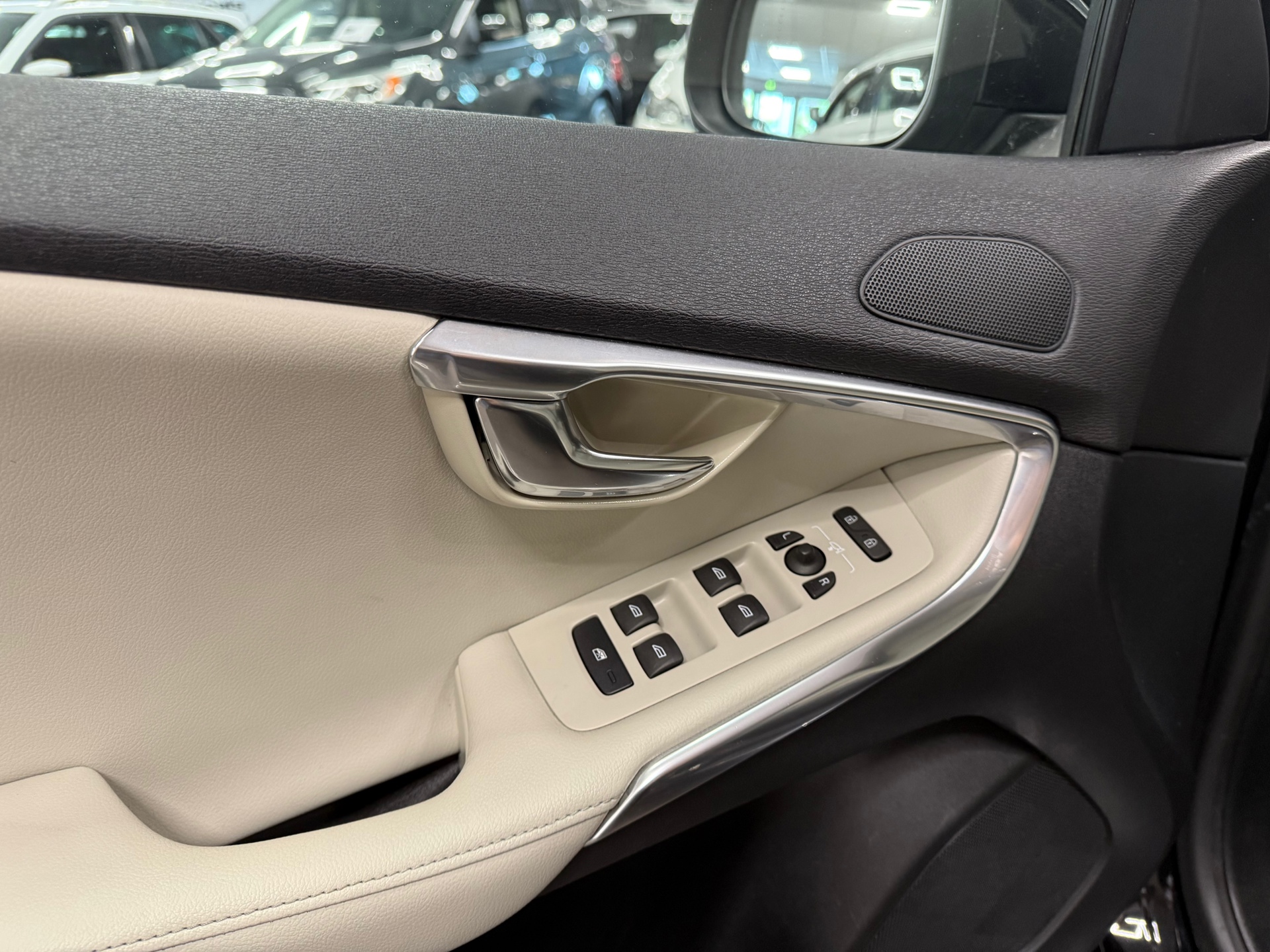 https://www.autokooy.nl//xml/images/47057384-10.JPG