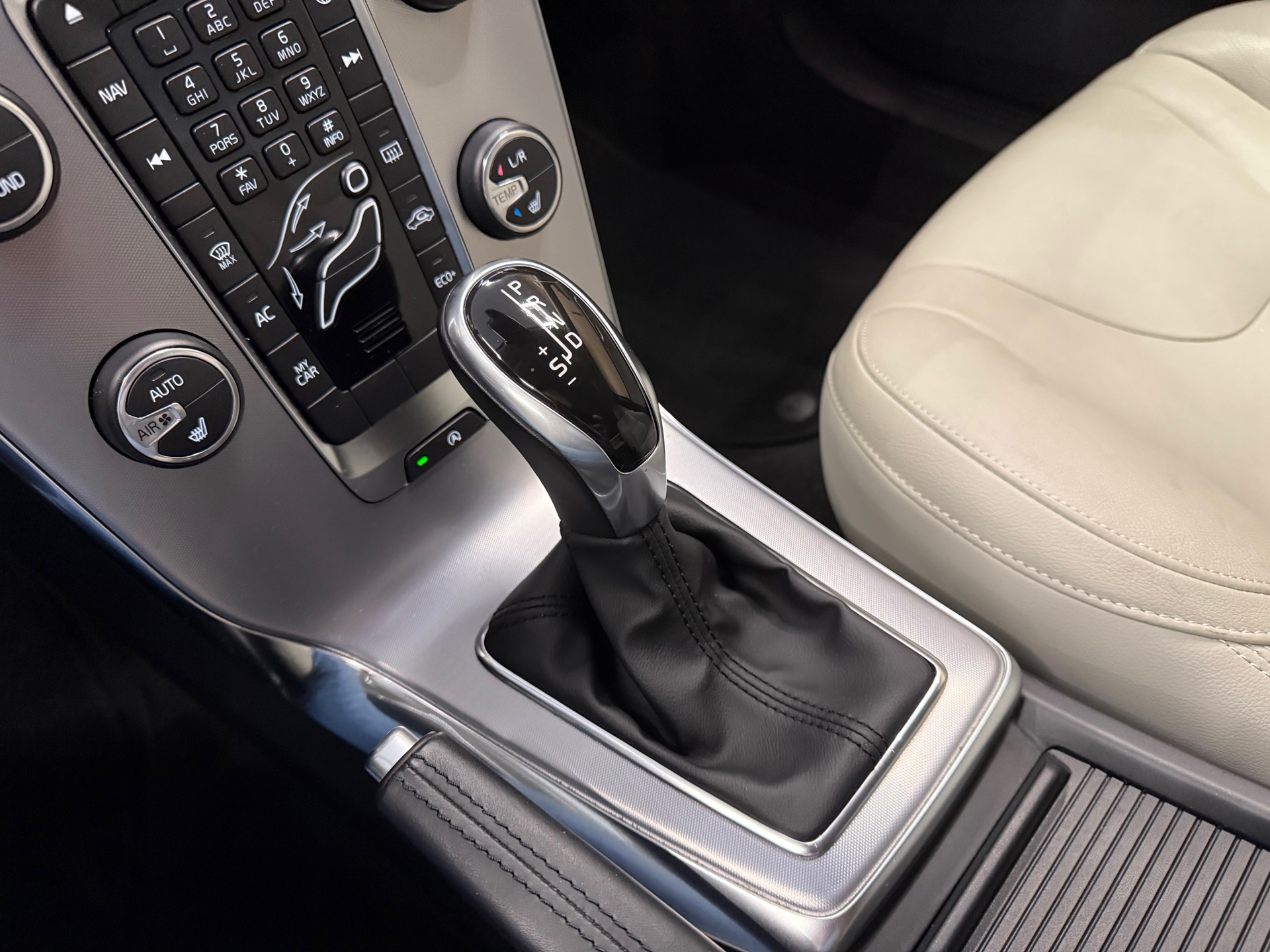 https://www.autokooy.nl//xml/images/47057384-20.JPG