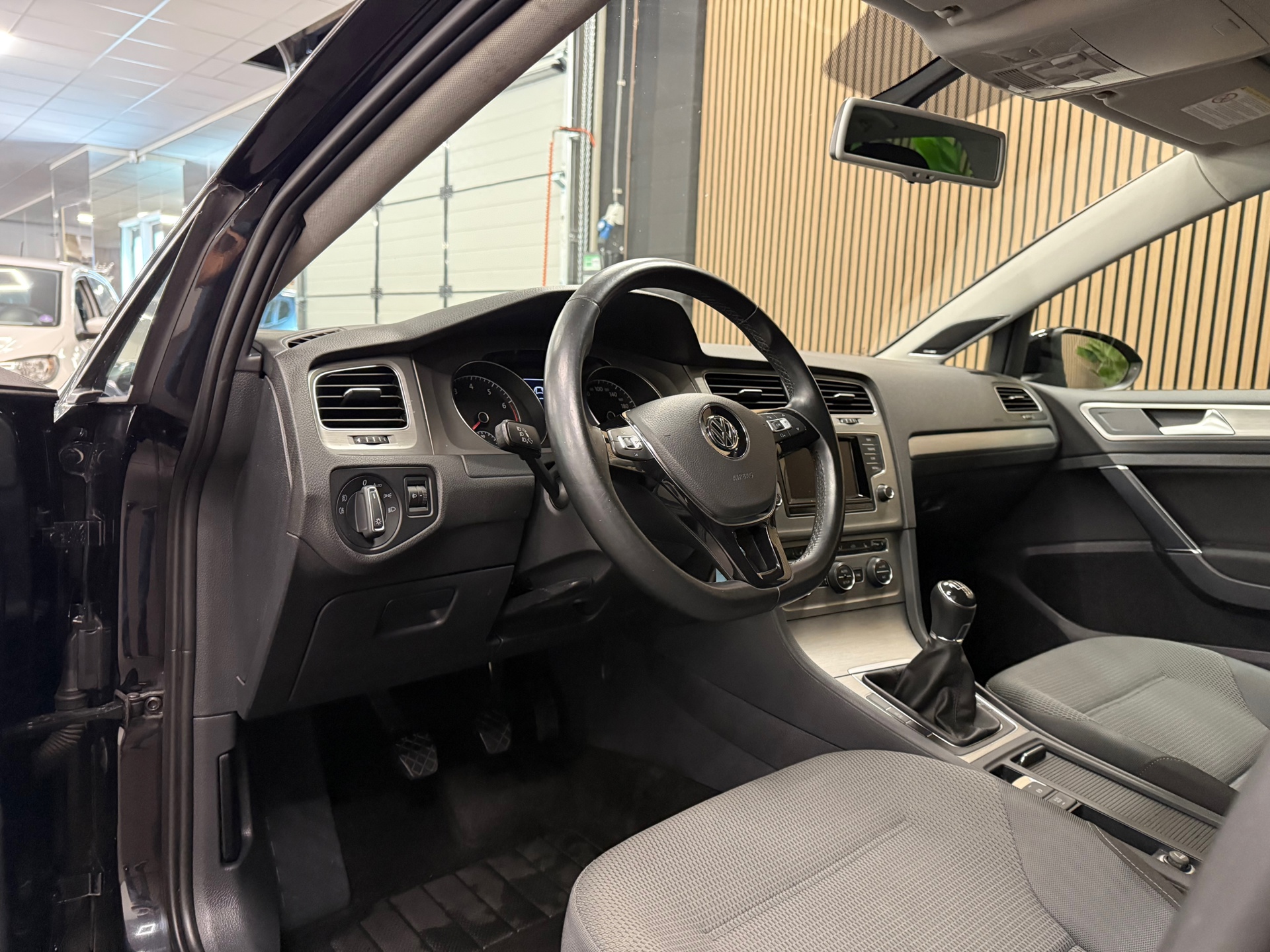 https://www.autokooy.nl//xml/images/47076094-12.JPG