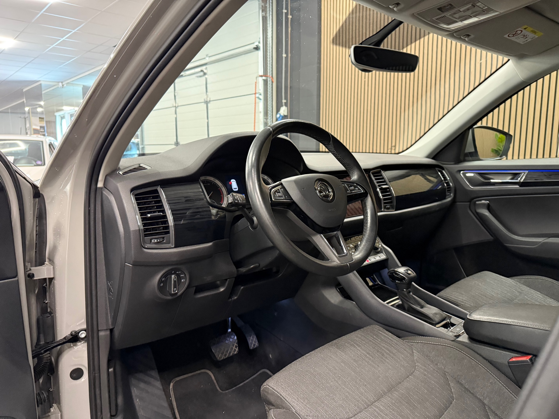 https://www.autokooy.nl//xml/images/47123203-13.JPG