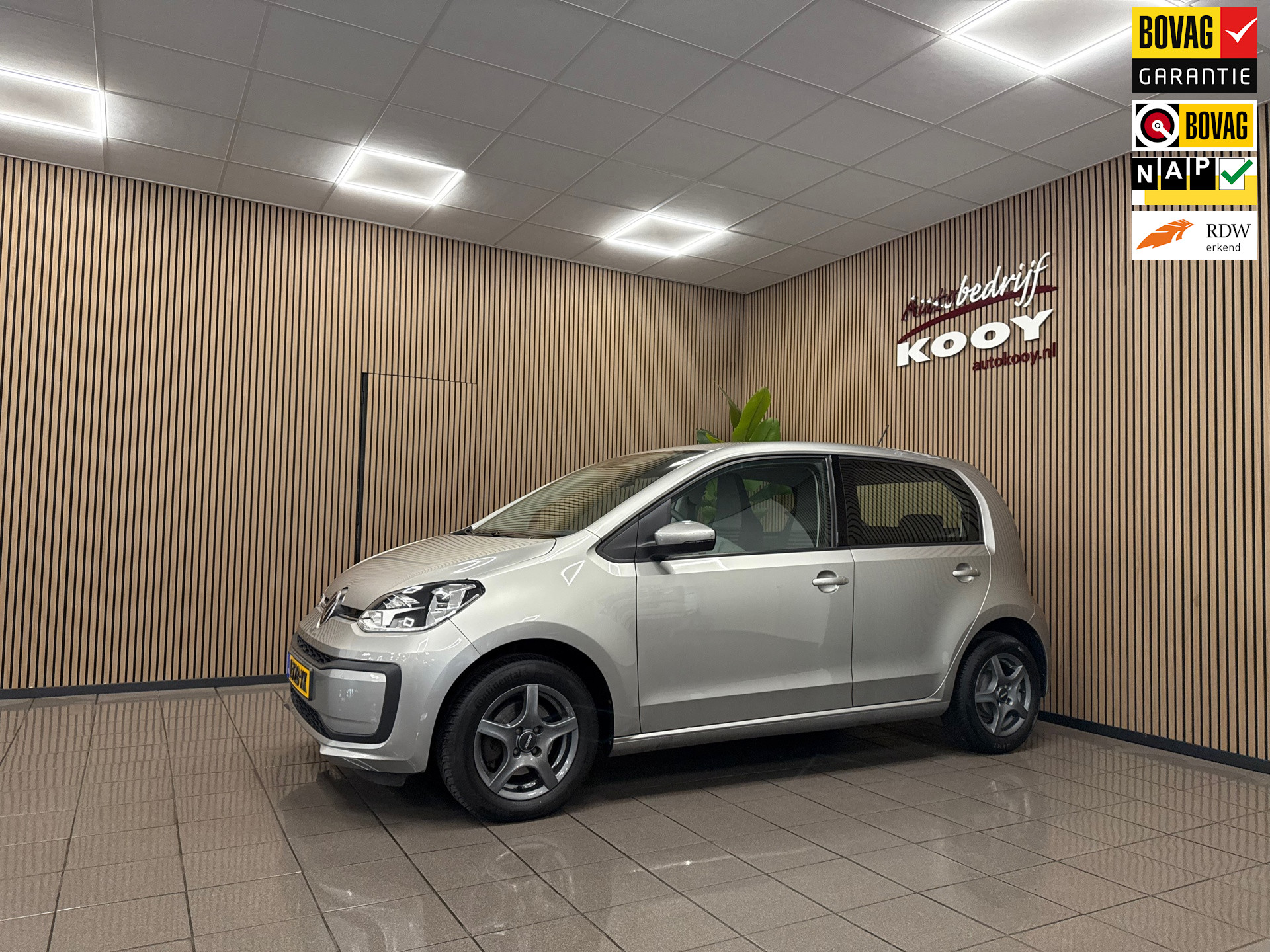 Volkswagen Up! 1.0 * 1e Eig / Dealer onderhouden / Camera / LM Velgen / NL Auto *